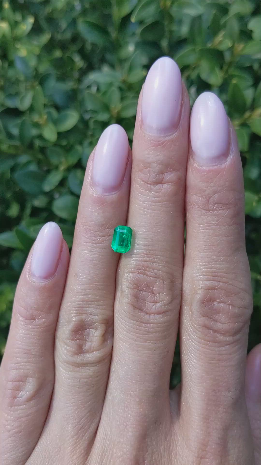 0.95 Ct. Emerald from Colombia Size Video