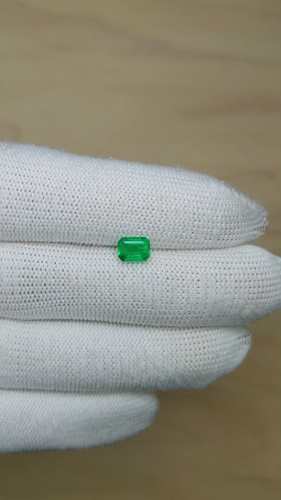 0.94 Ct. Emerald from Colombia Size Video