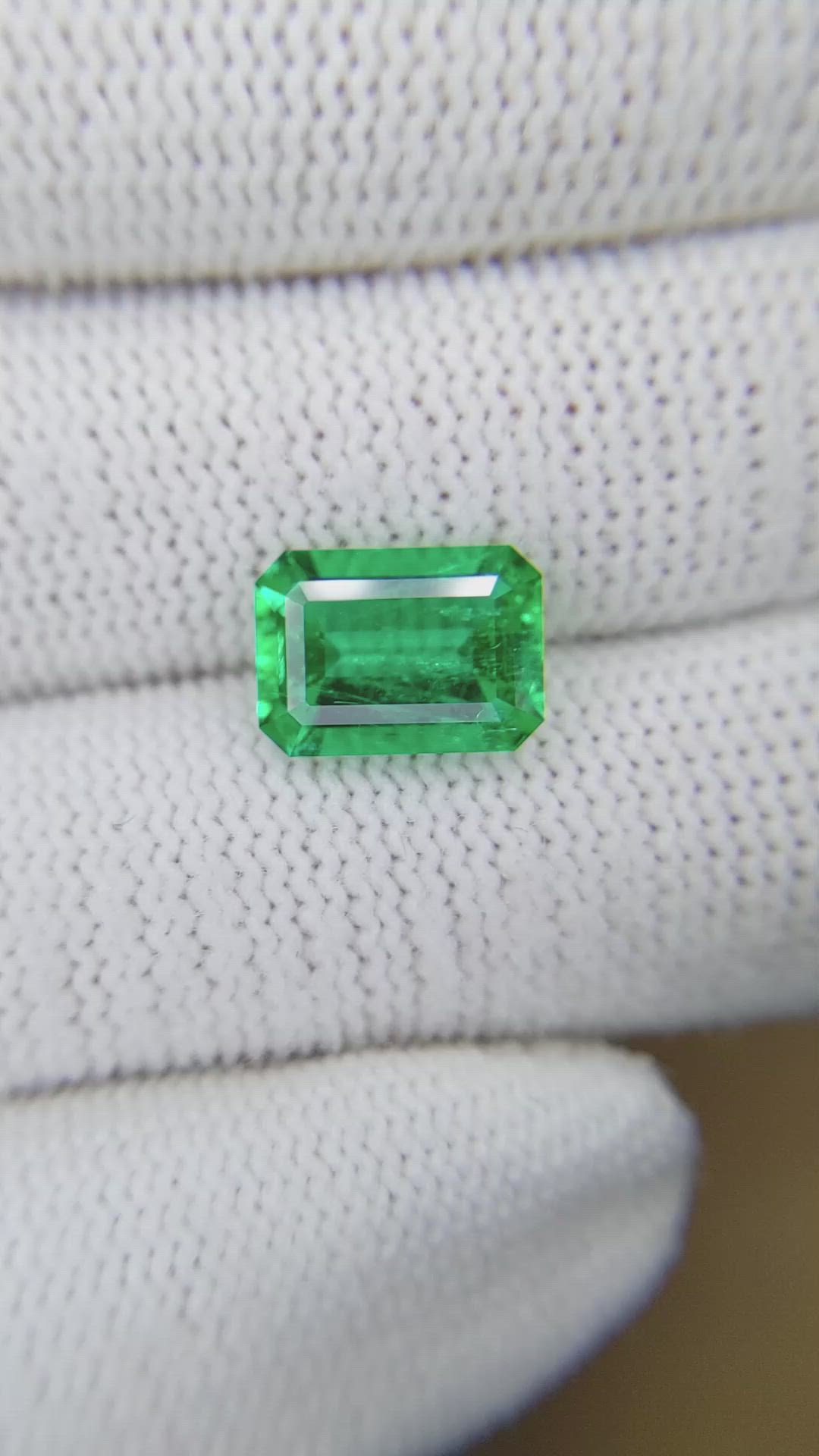 2.62 Ct. Emerald from Colombia Size Video