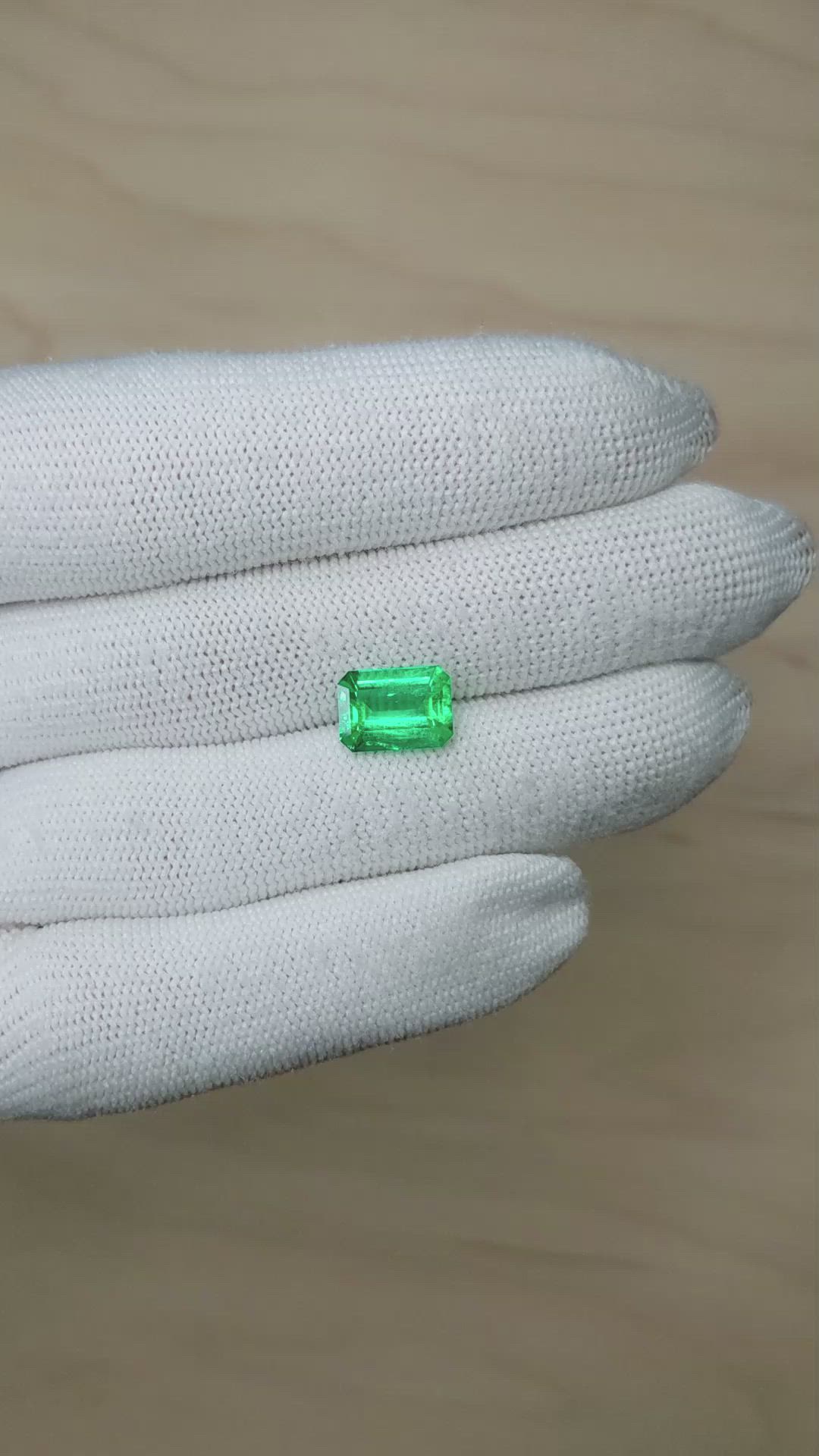 2.62 Ct. Emerald from Colombia Size Video