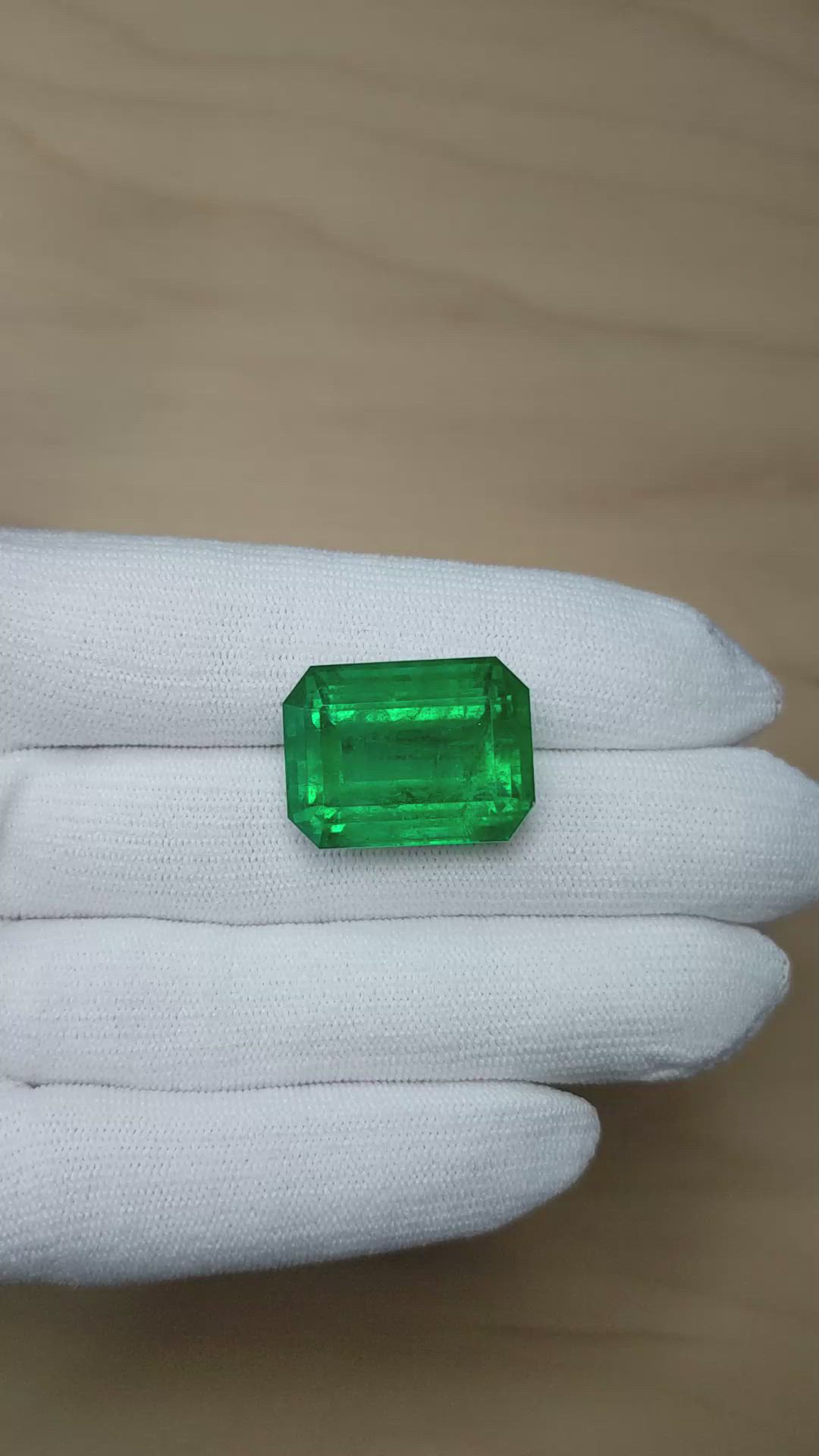 32.96 Ct. Emerald from Zambia Size Video