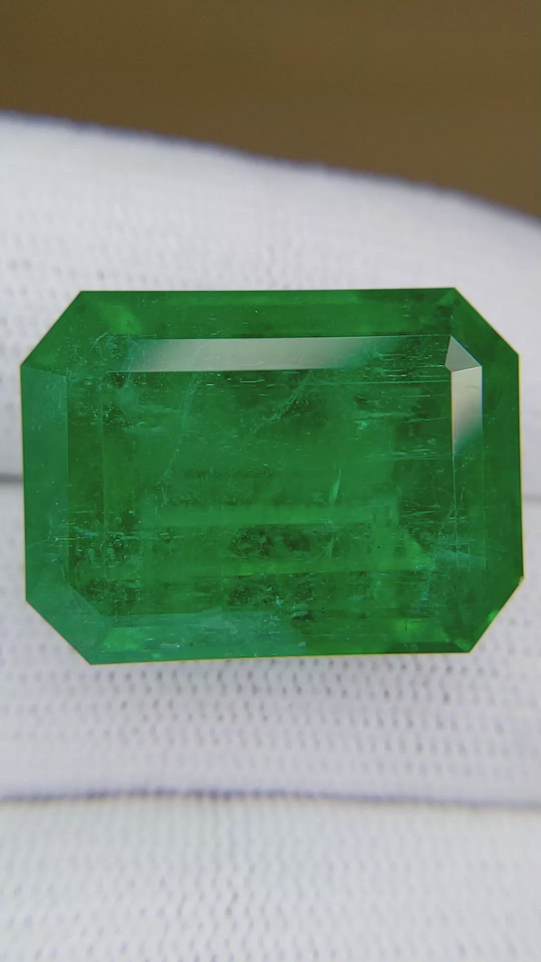 32.96 Ct. Emerald from Zambia Size Video