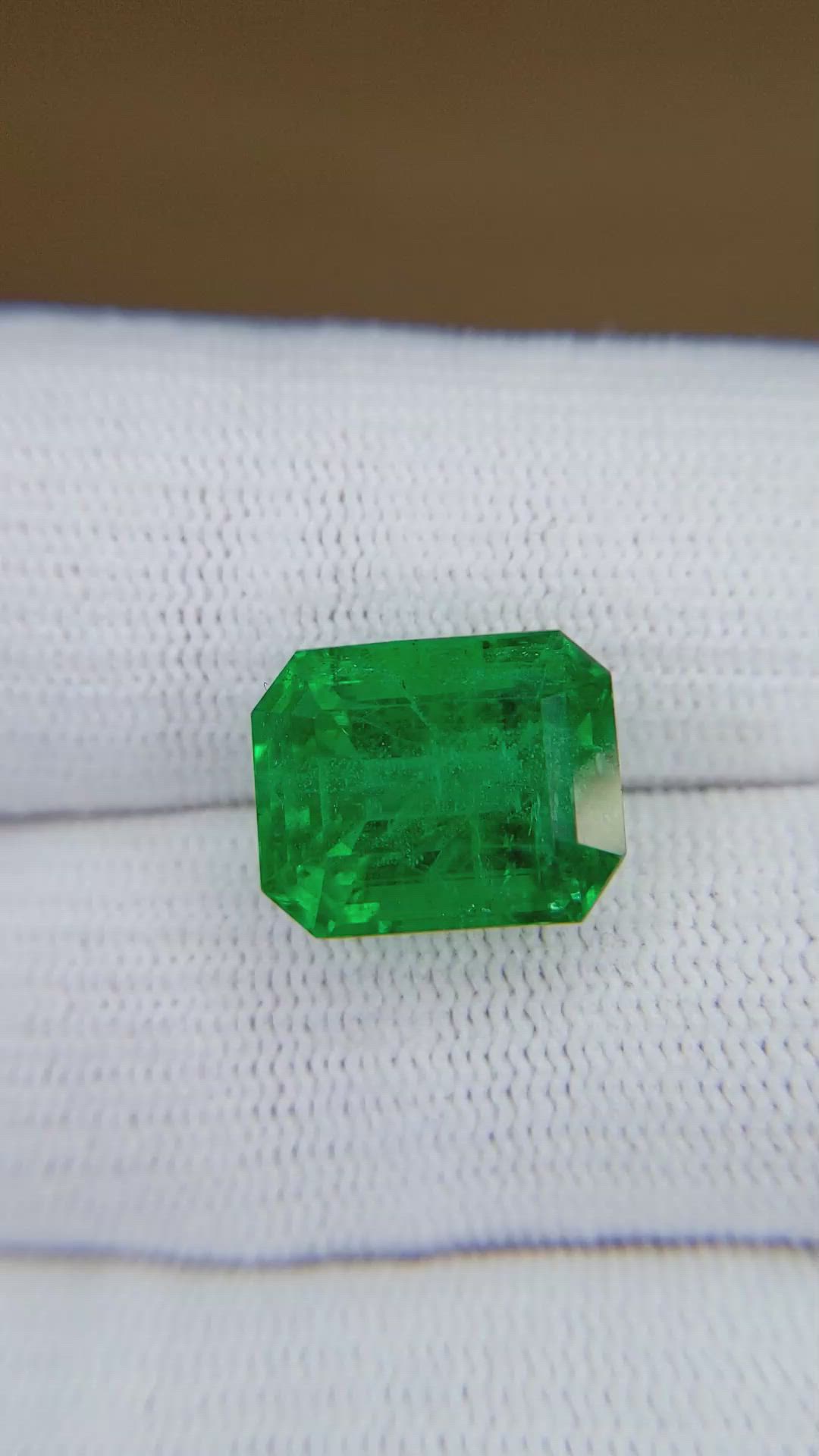 8.70 Ct. Emerald from Zambia Size Video