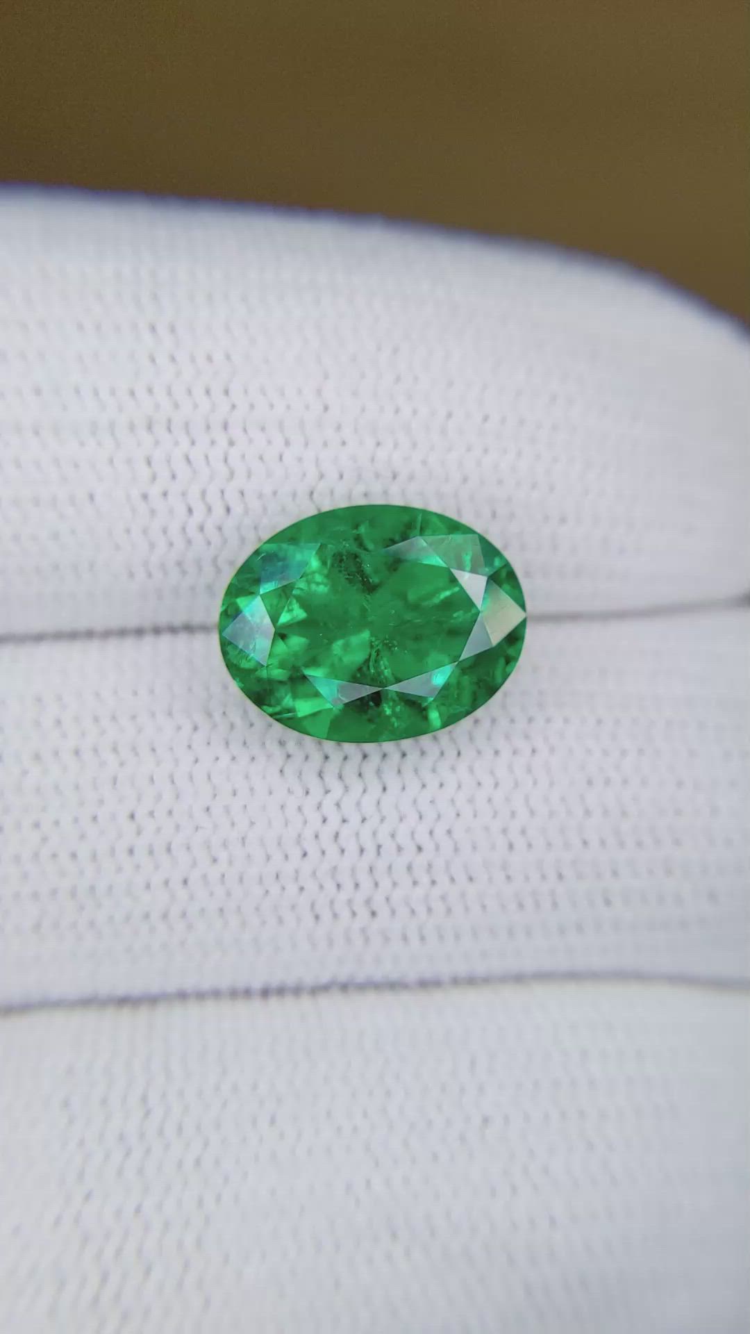 3.82 Ct. Emerald from Colombia - Muzo Size Video
