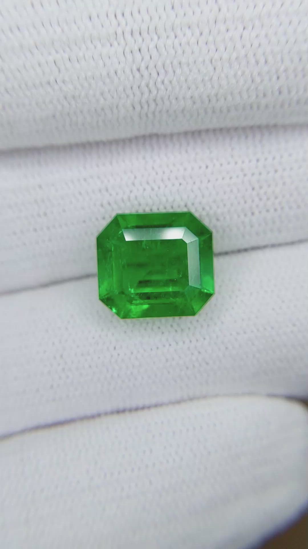 5.15 Ct. Emerald from Colombia - Muzo Size Video