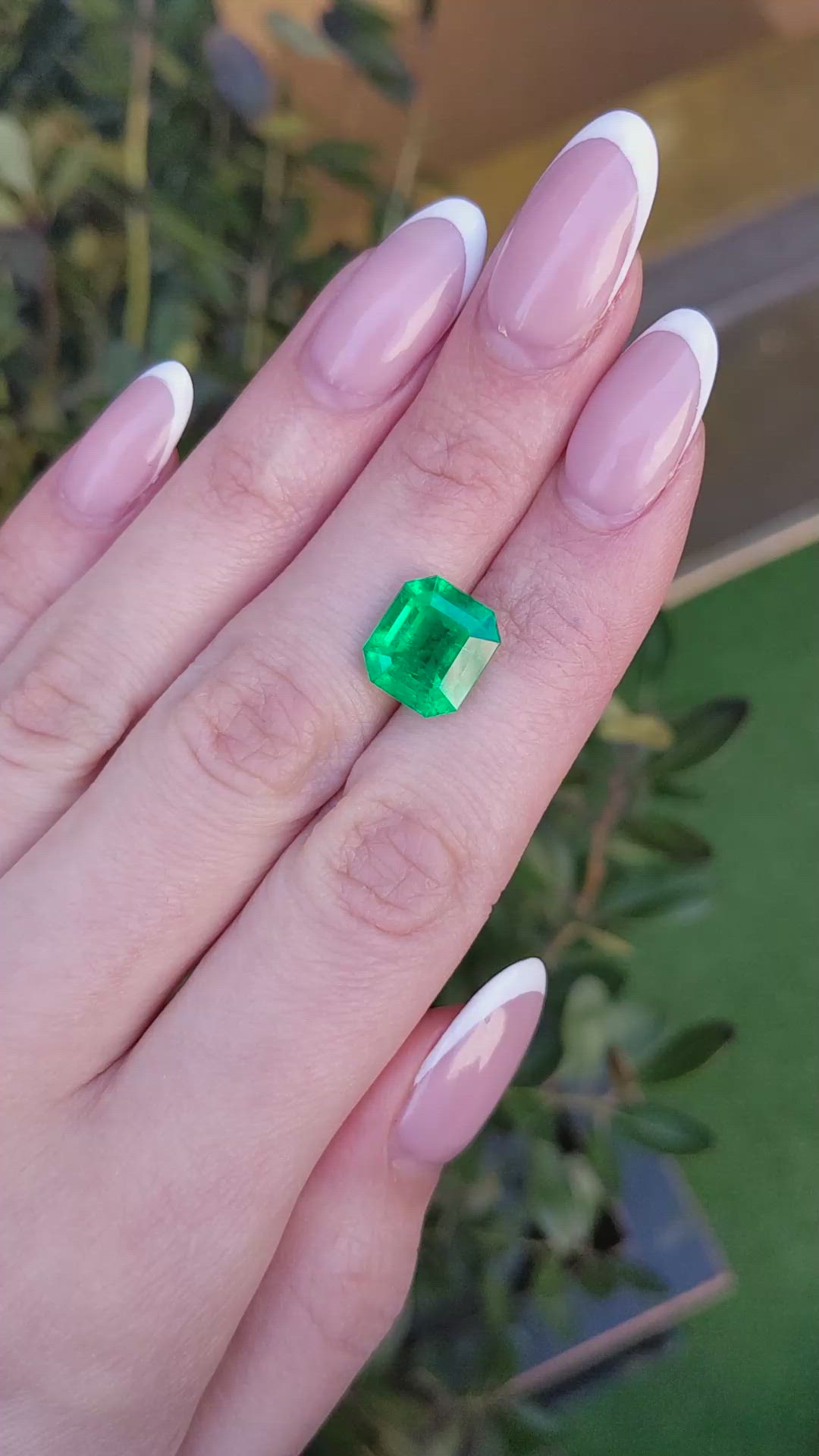 5.15 Ct. Emerald from Colombia - Muzo Size Video