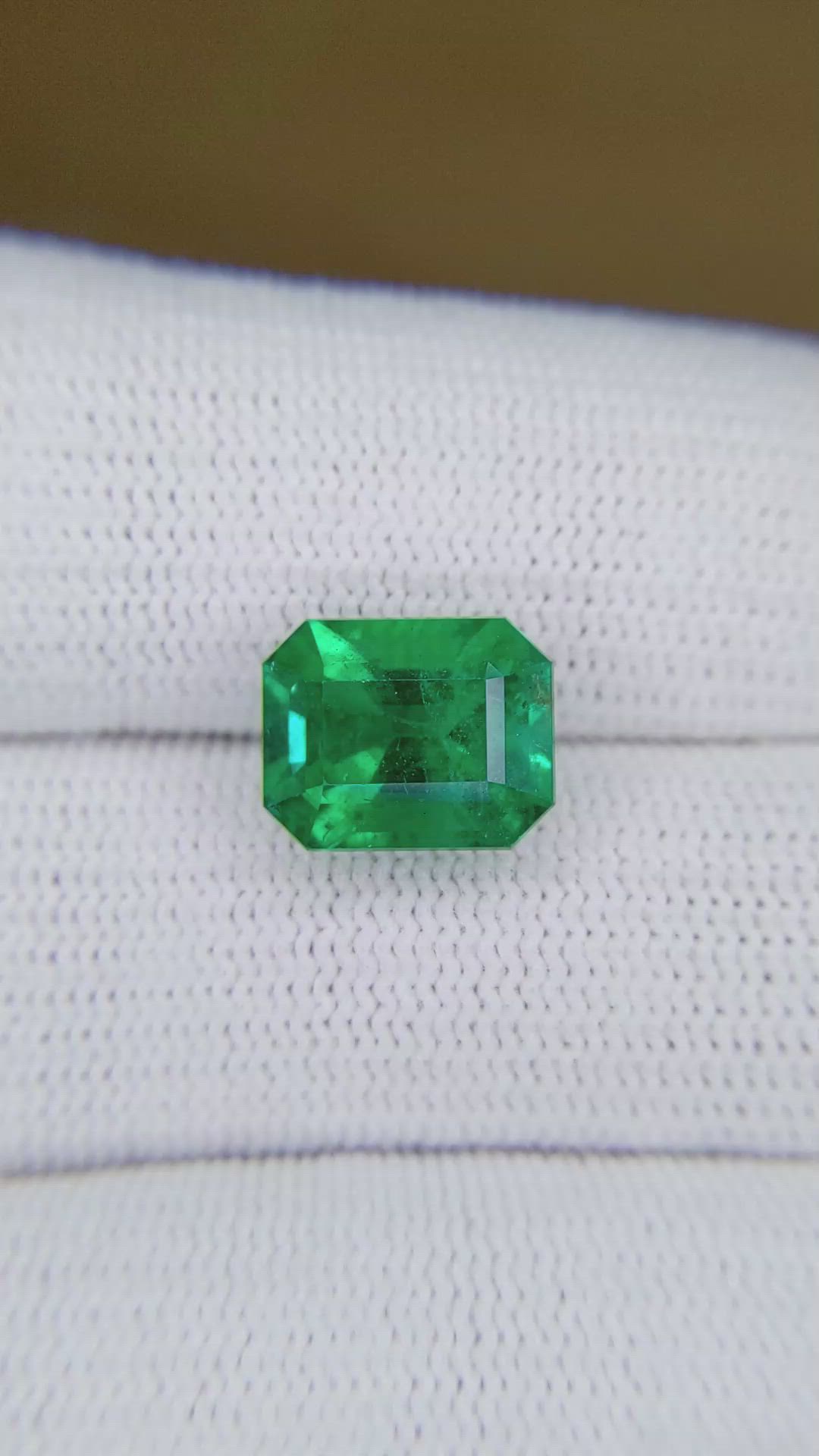 4.47 Ct. Emerald from Zambia Size Video