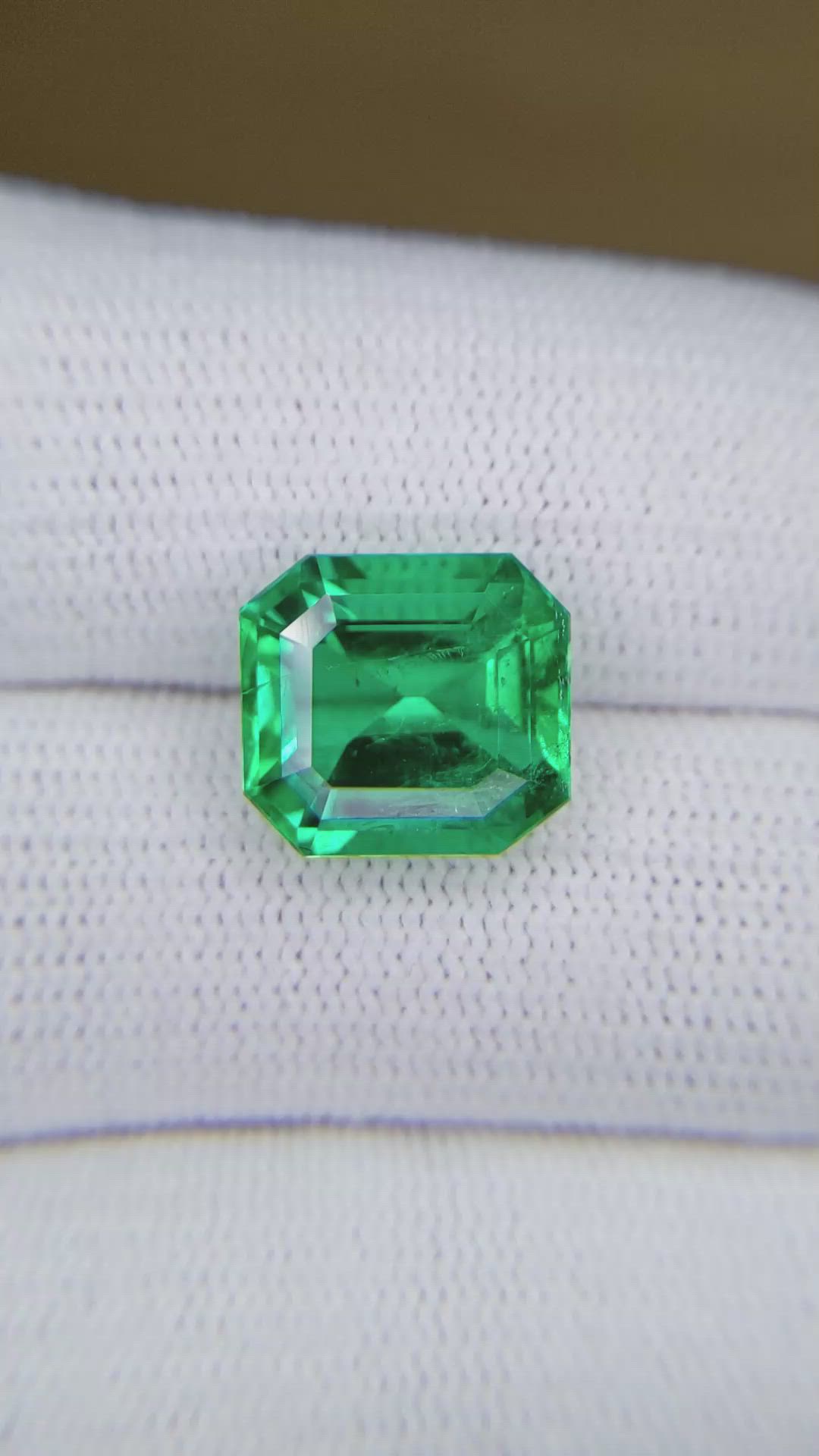 6.07 Ct. Emerald from Colombia - Muzo Size Video