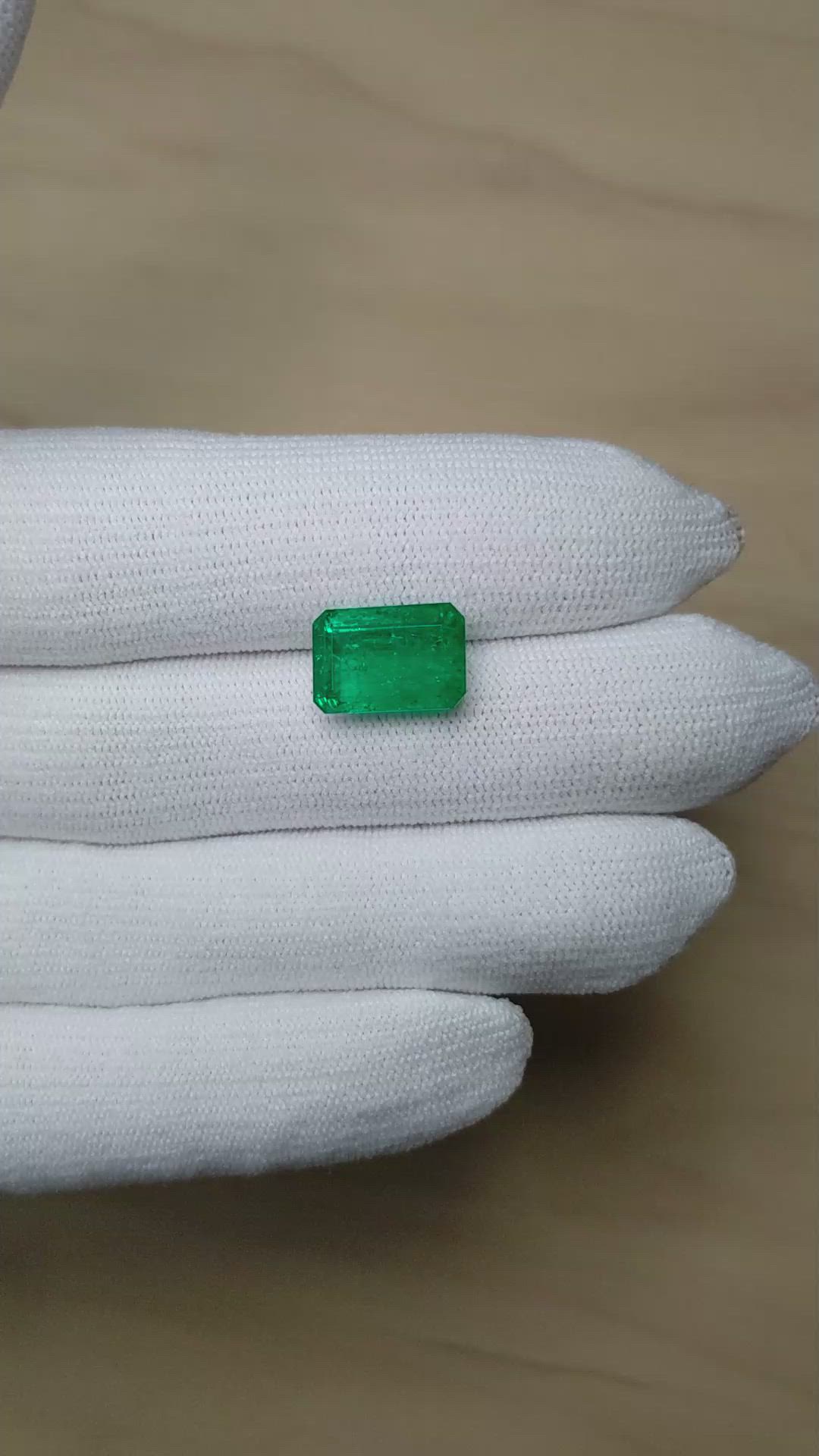 5.14 Ct. Emerald from Colombia - Muzo Size Video