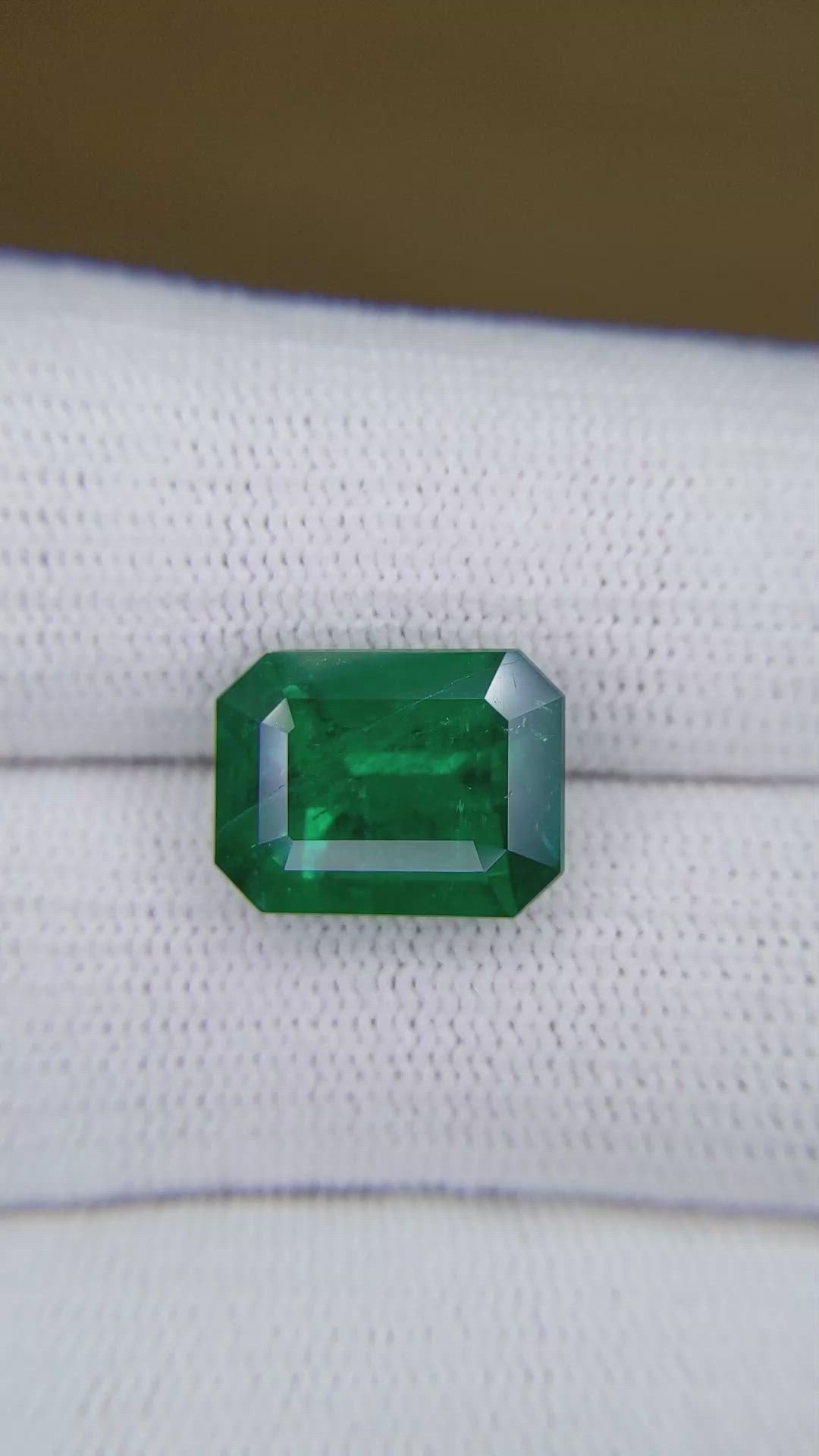 5.73 Ct. Emerald from Colombia - Muzo Size Video