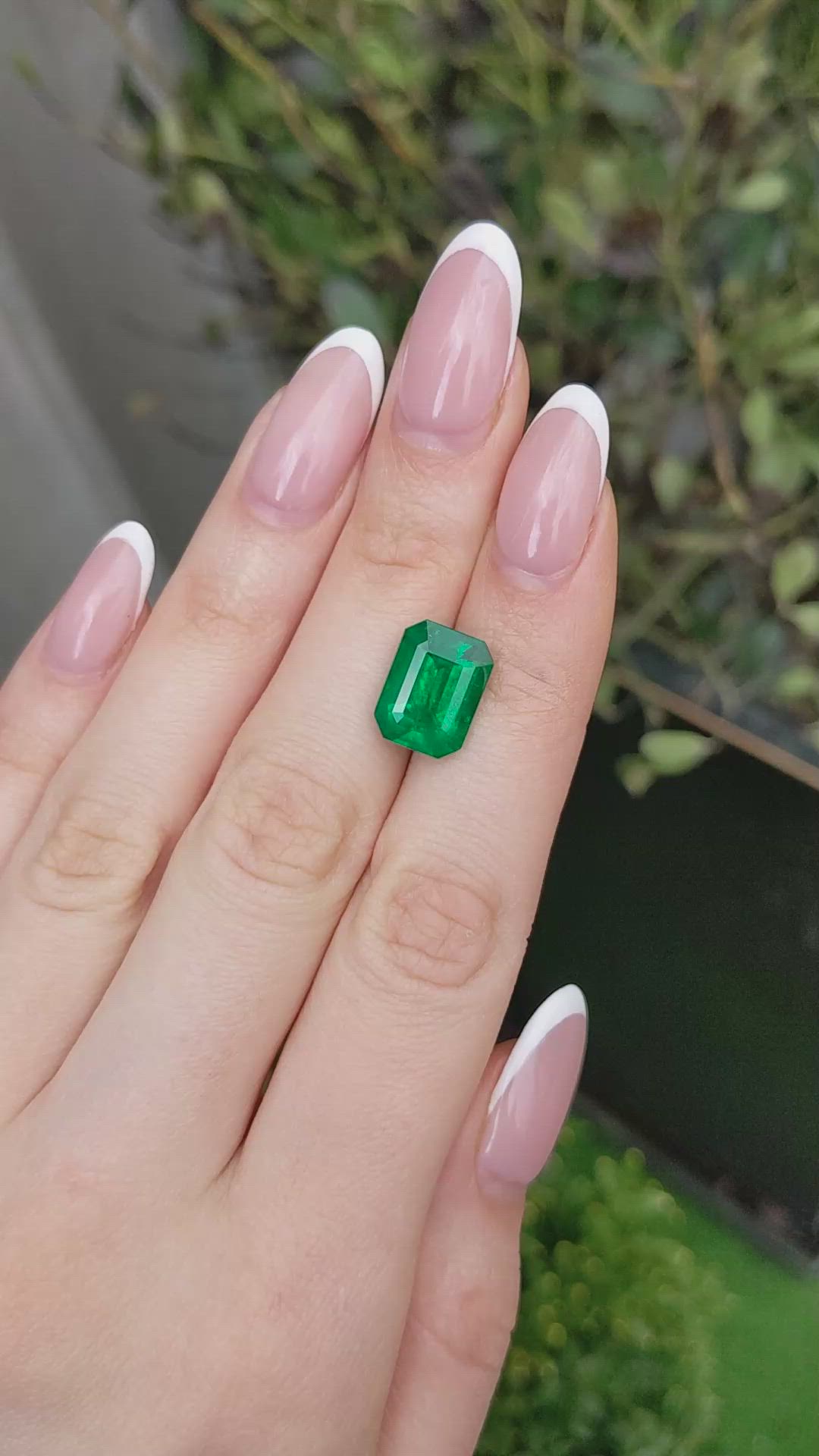 5.73 Ct. Emerald from Colombia - Muzo Size Video