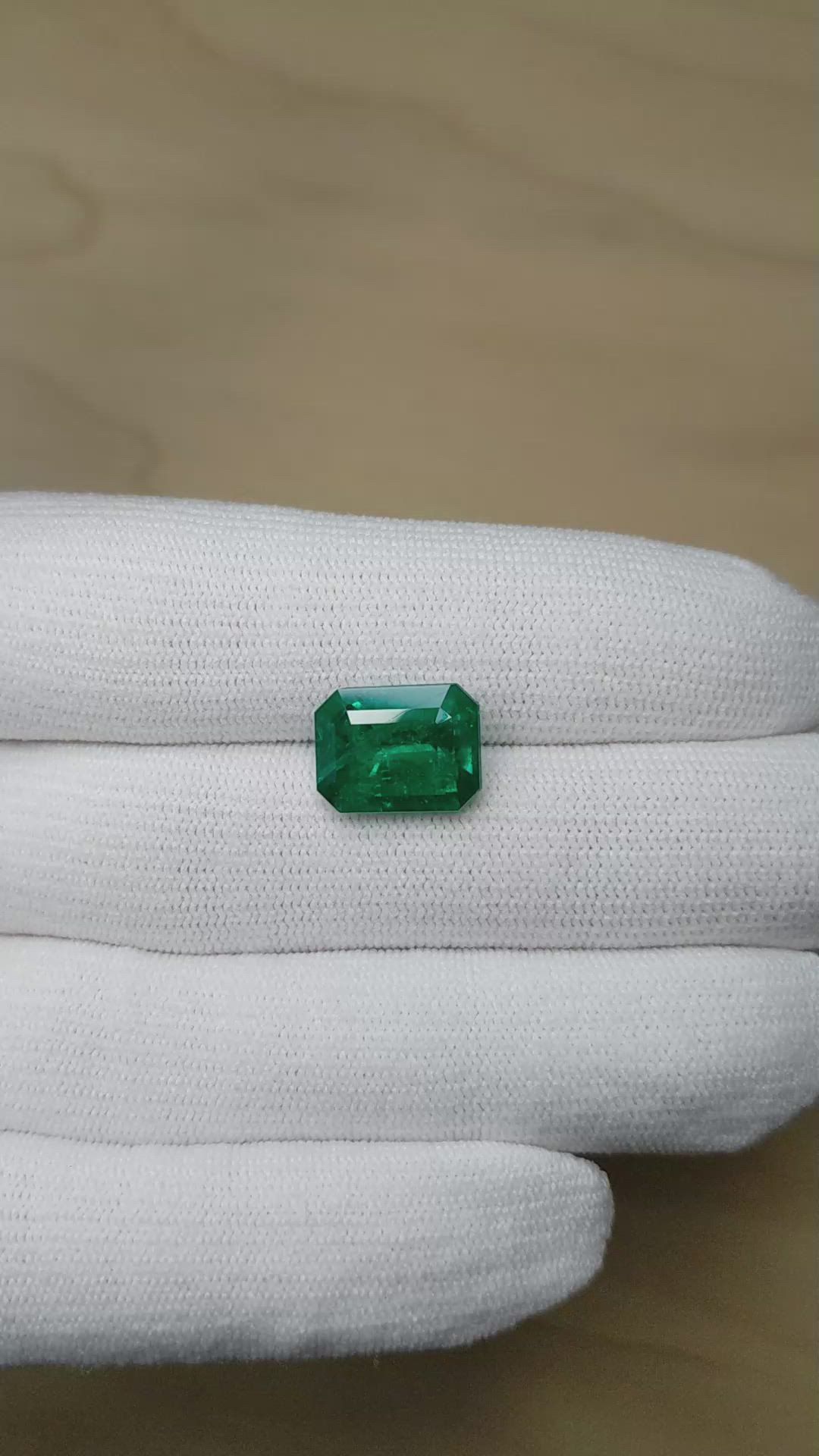 5.73 Ct. Emerald from Colombia - Muzo Size Video