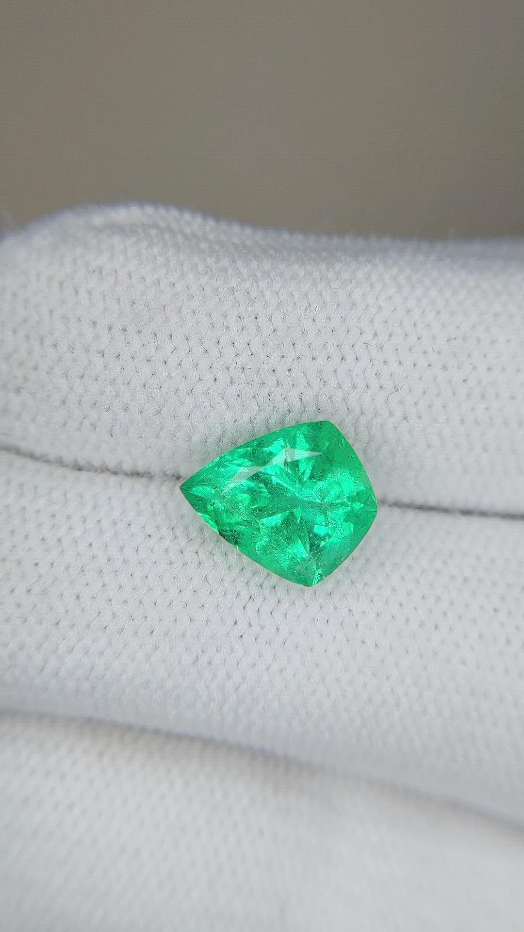 2.57 Ct. Emerald from Russia Size Video