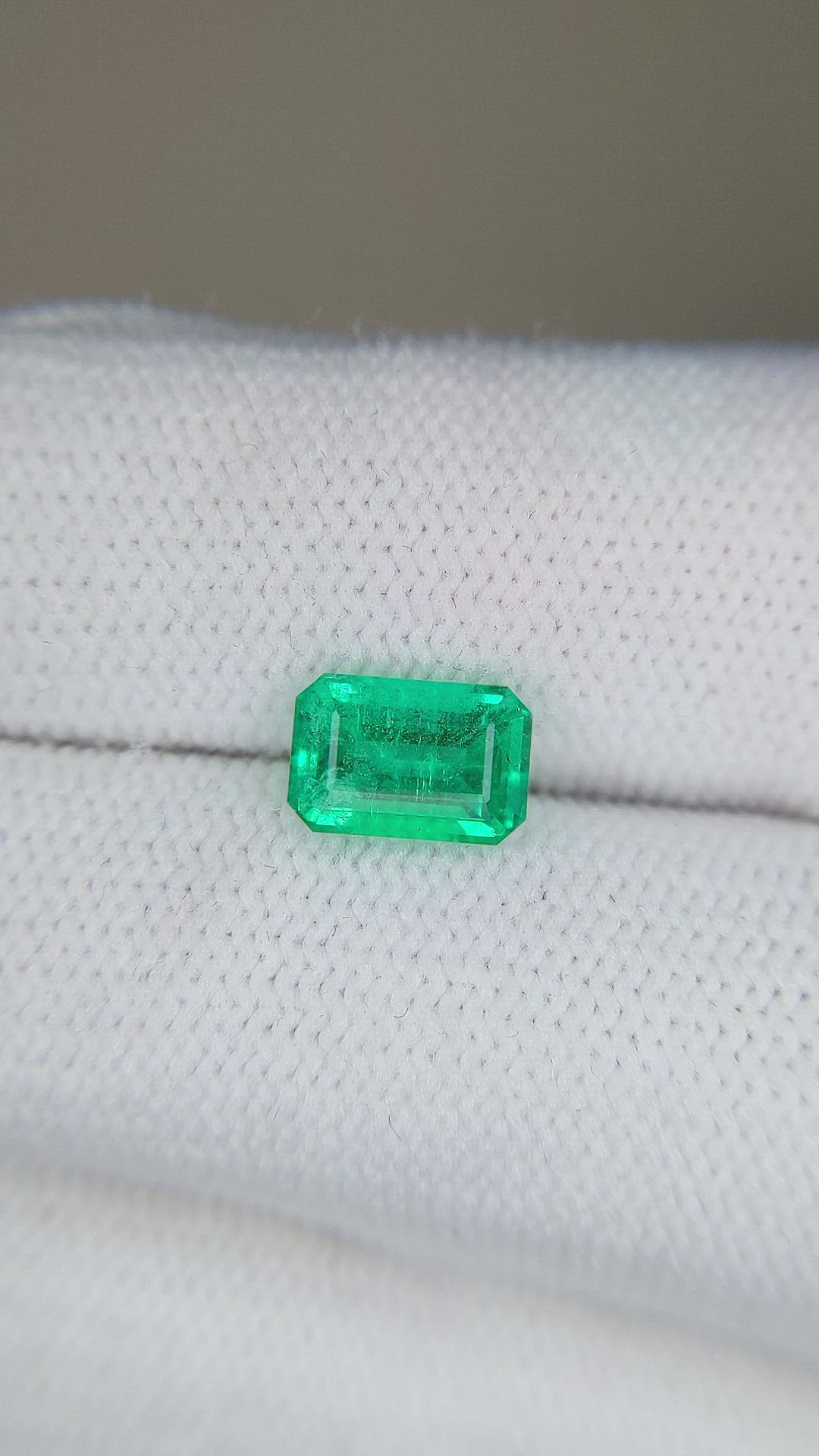 1.25 Ct. Emerald from Russia Size Video