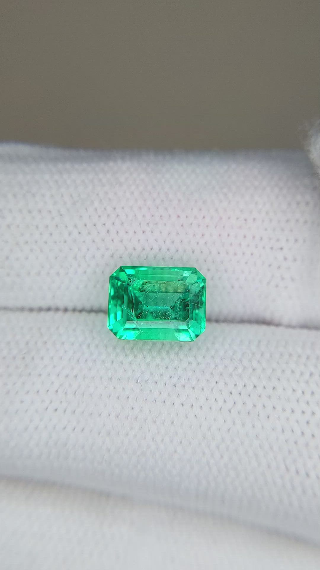 2.50 Ct. Emerald from Russia Size Video