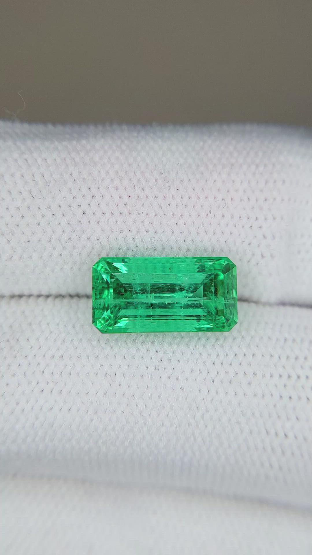 3.68 Ct. Emerald from Russia Size Video