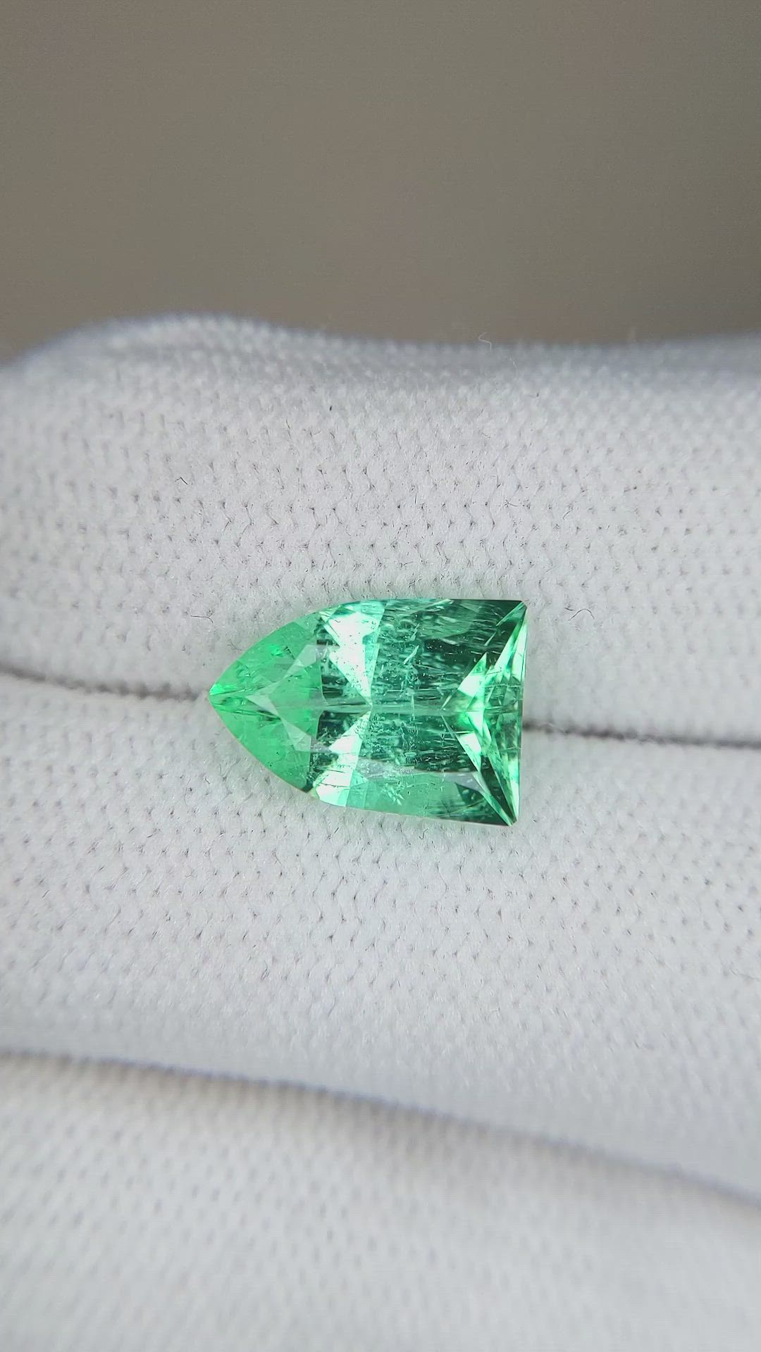 2.94 Ct. Emerald from Russia Size Video