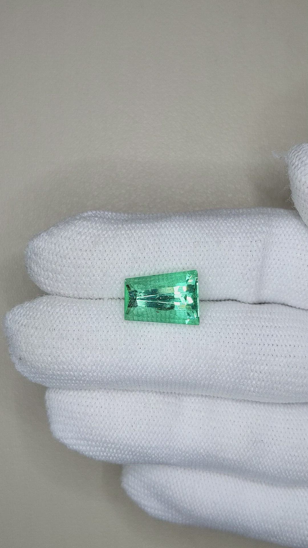 4.60 Ct. Emerald from Russia Size Video