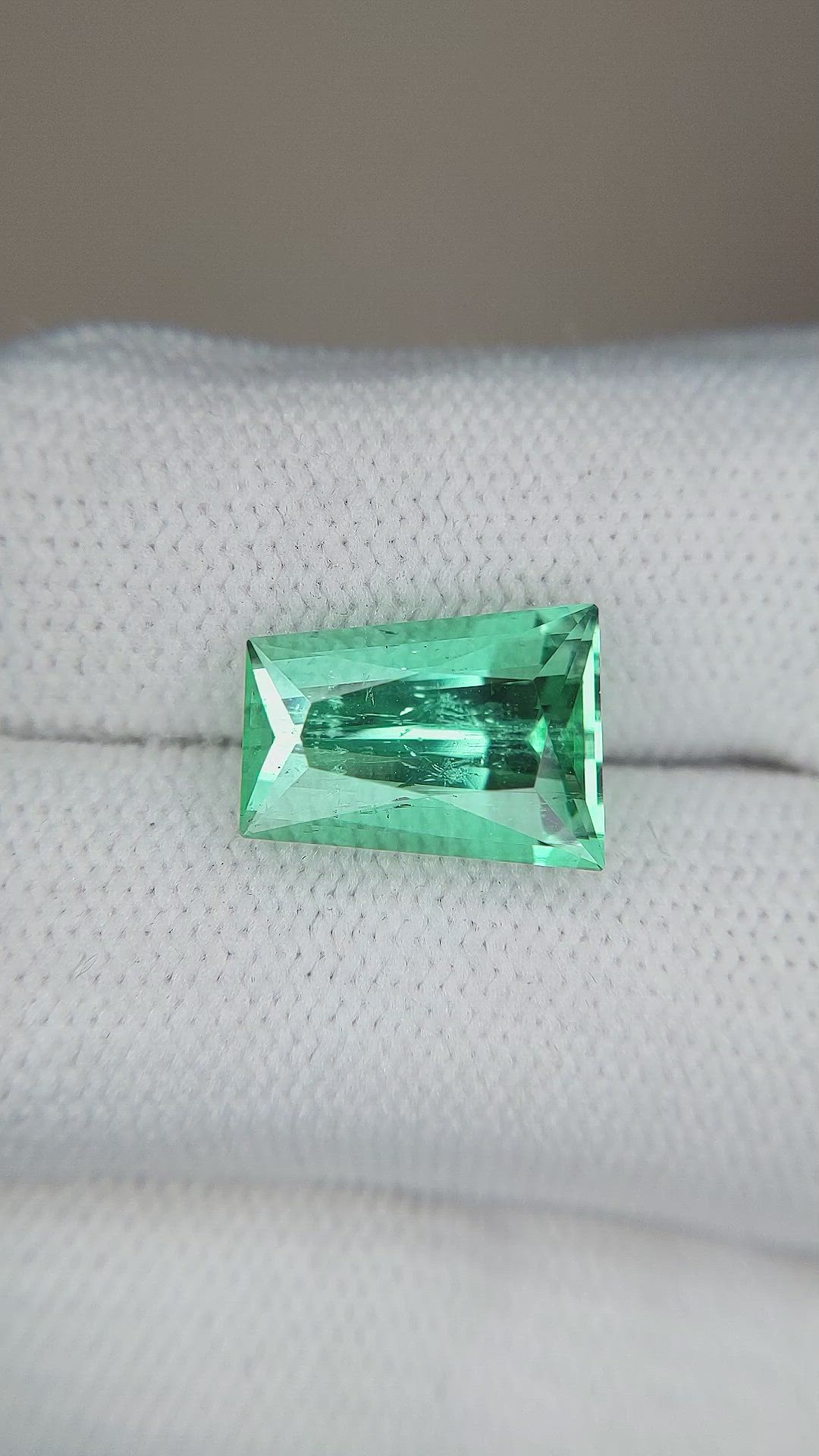 4.60 Ct. Emerald from Russia Size Video