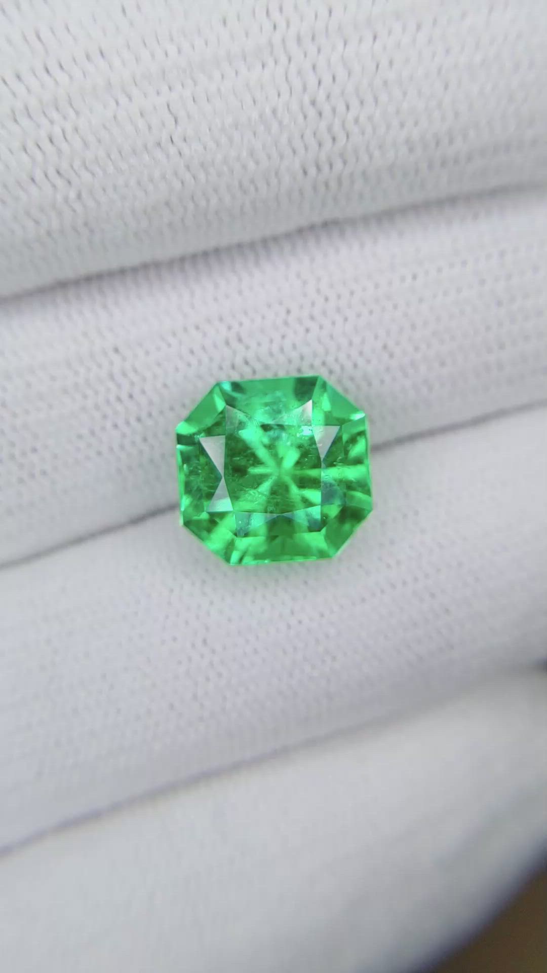 5.61 Ct. Emerald from Colombia Size Video