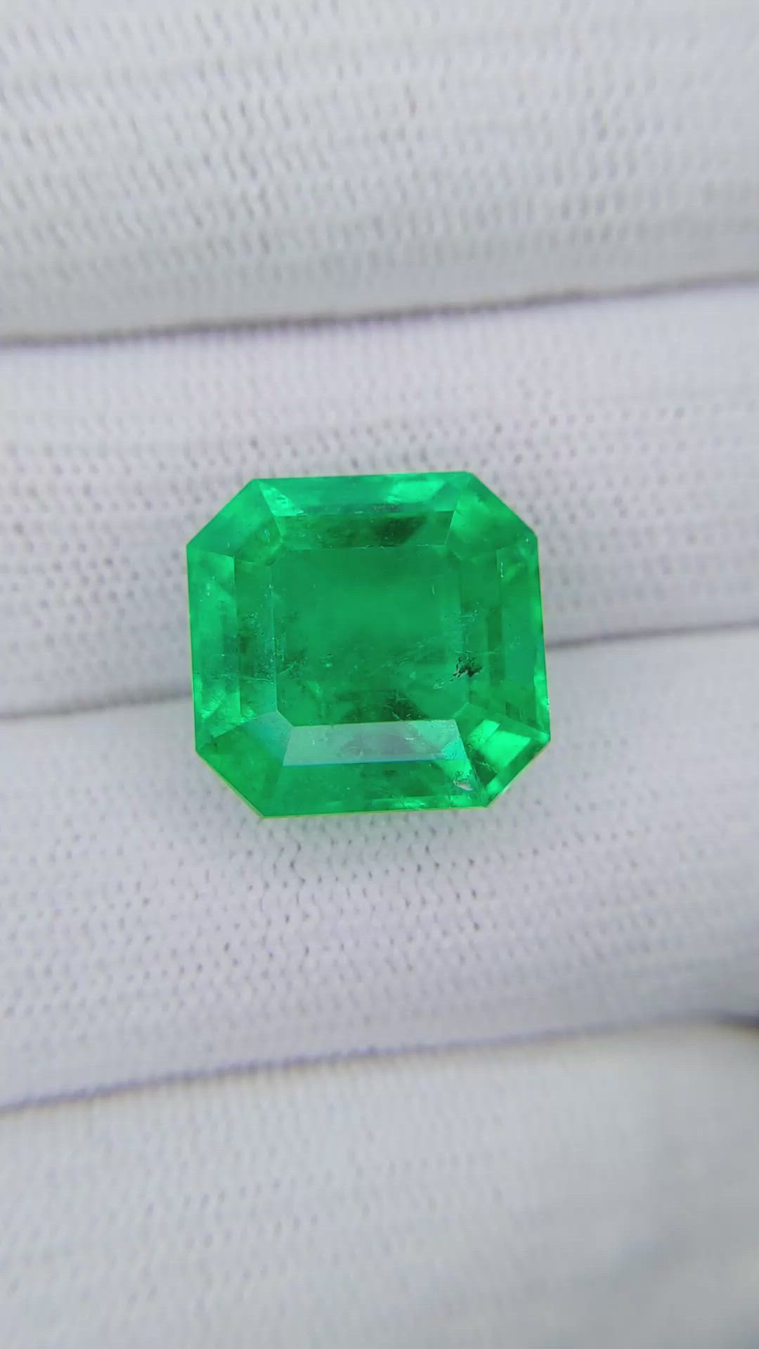 11.62 Ct. Emerald from Colombia Size Video