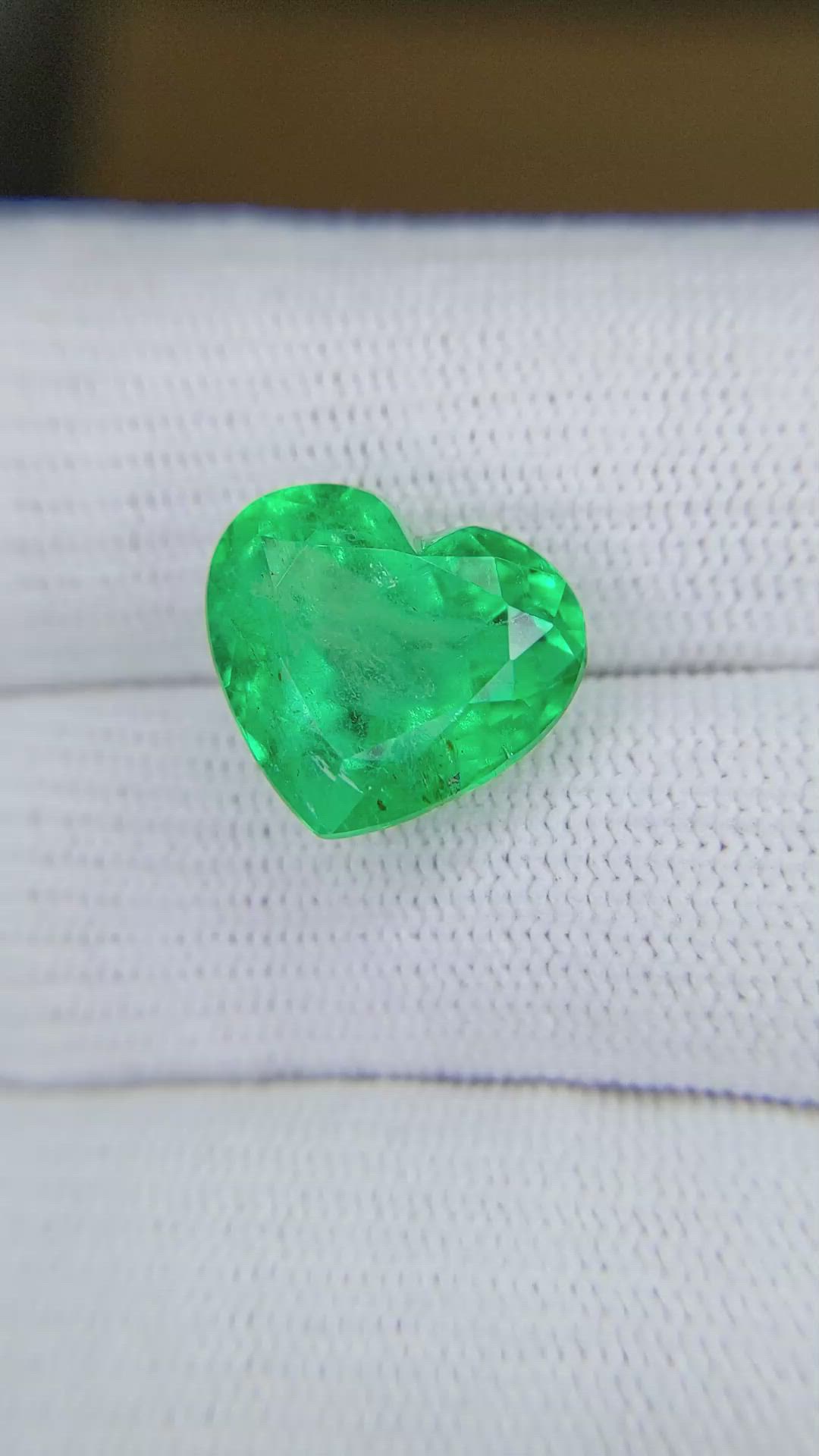 8.54 Ct. Emerald from Colombia Size Video