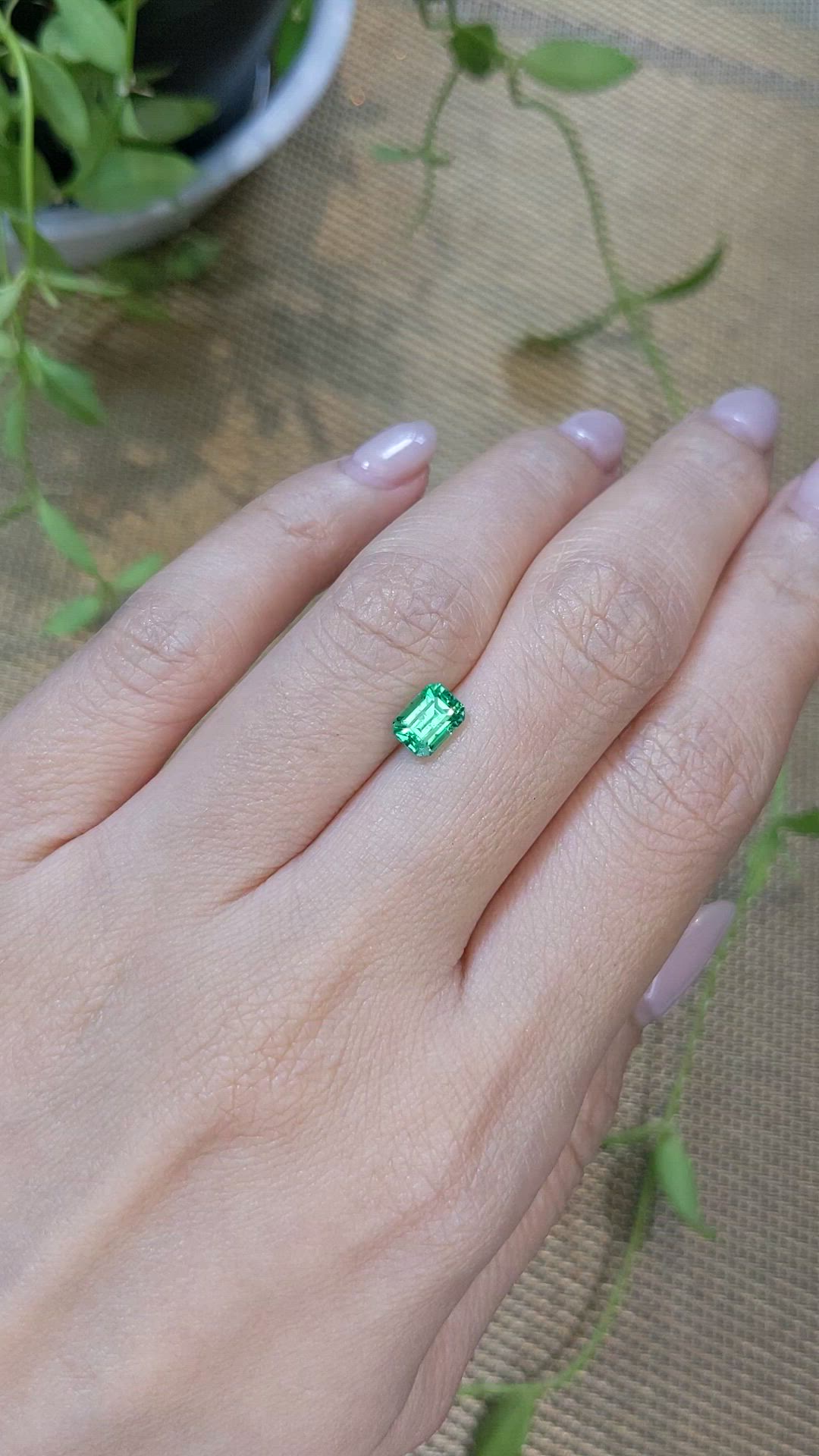 1.00 Ct. Emerald from Russia Size Video