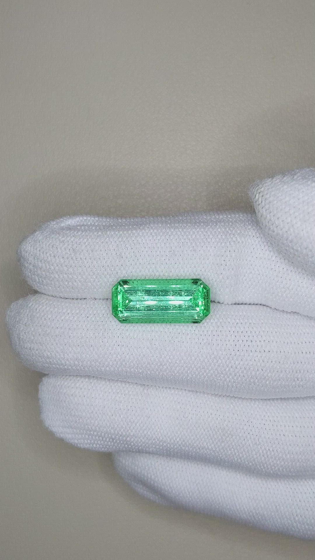 6.32 Ct. Emerald from Russia Size Video