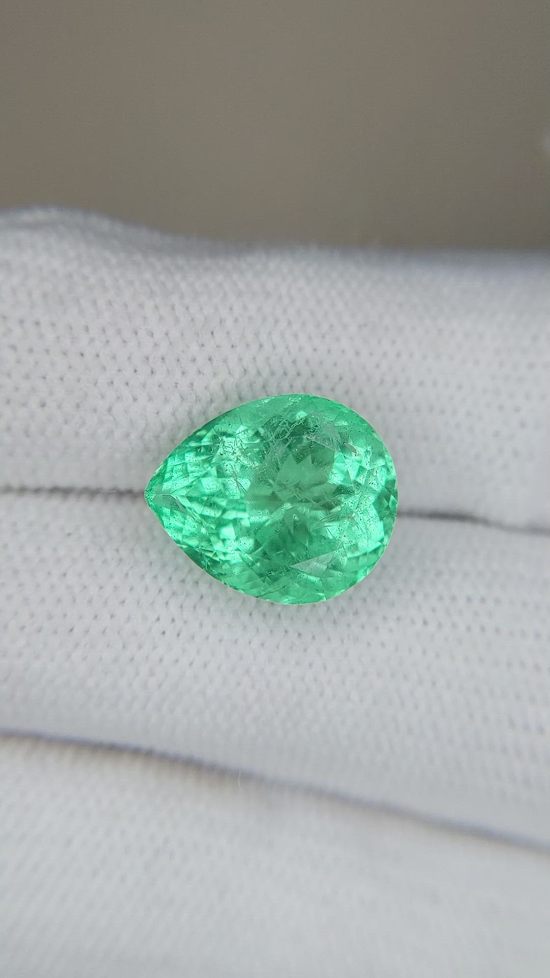 6.97 Ct. Emerald from Russia Size Video