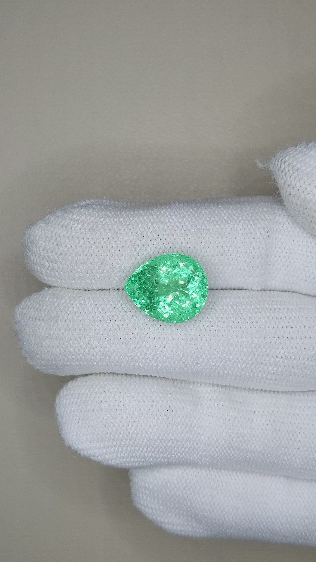 6.97 Ct. Emerald from Russia Size Video