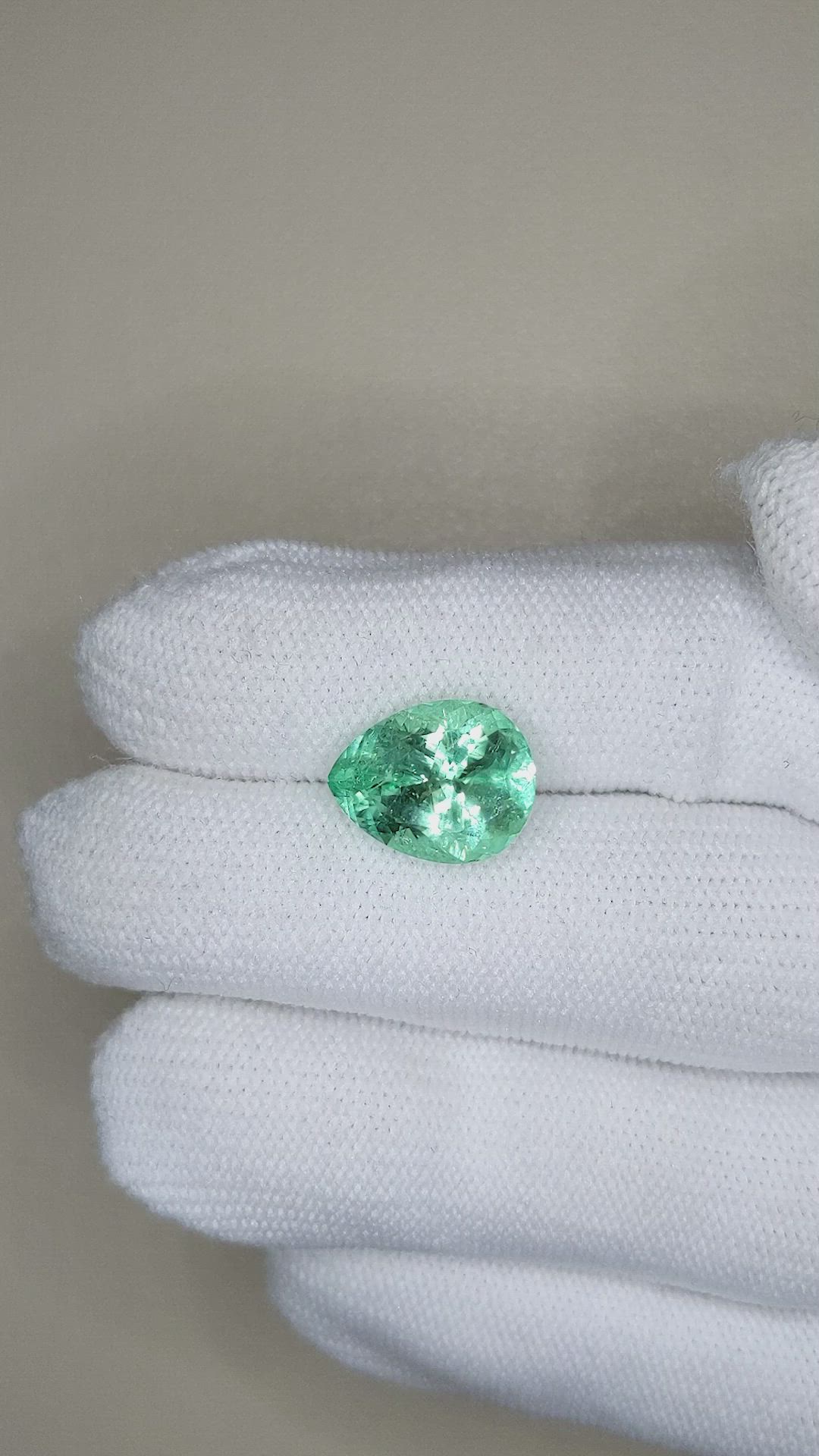 4.58 Ct. Emerald from Russia Size Video