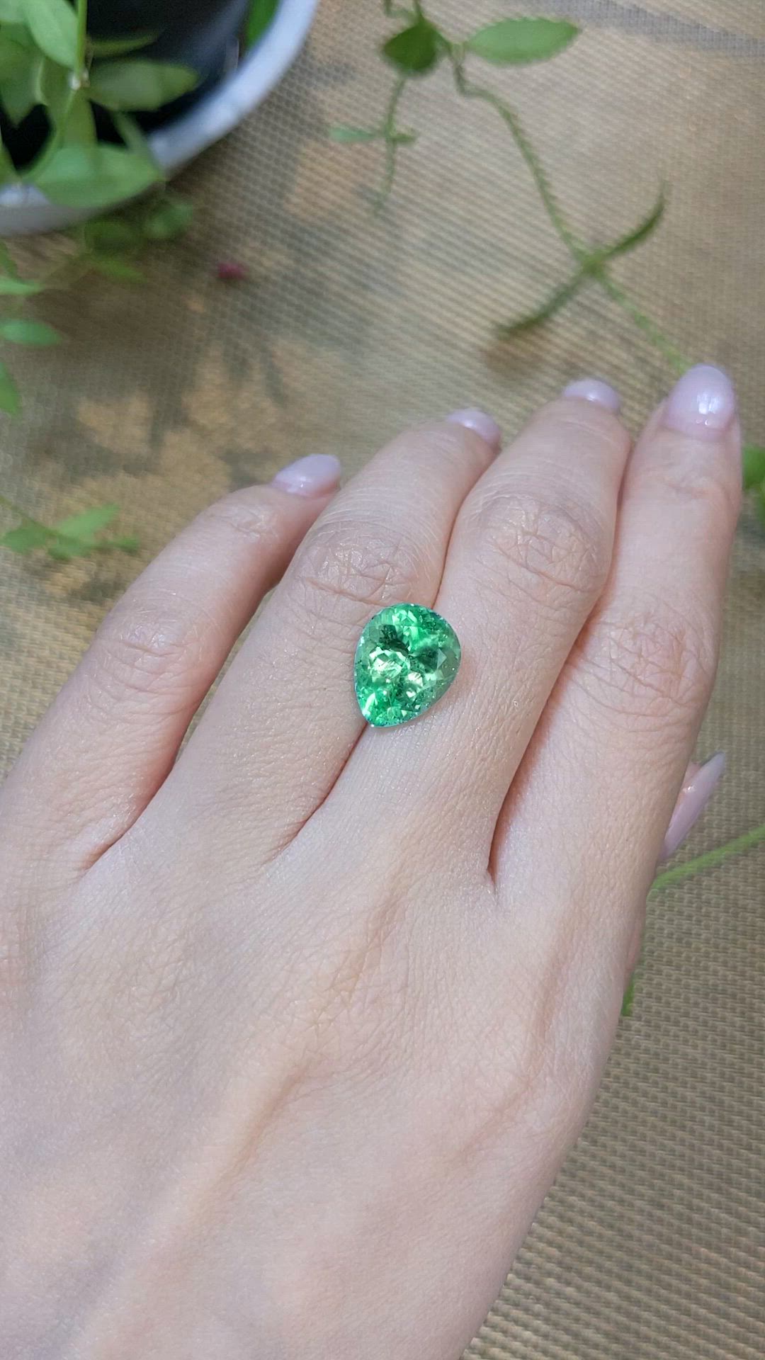 4.58 Ct. Emerald from Russia Size Video