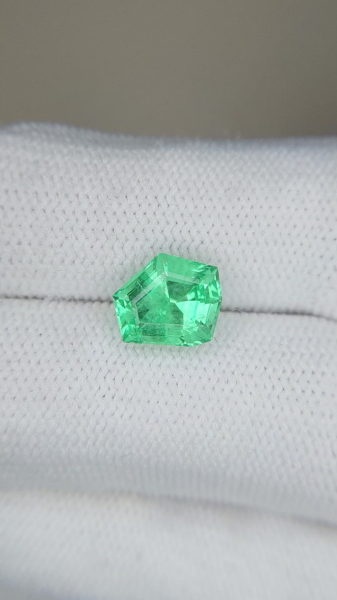 2.45 Ct. Emerald from Russia Size Video