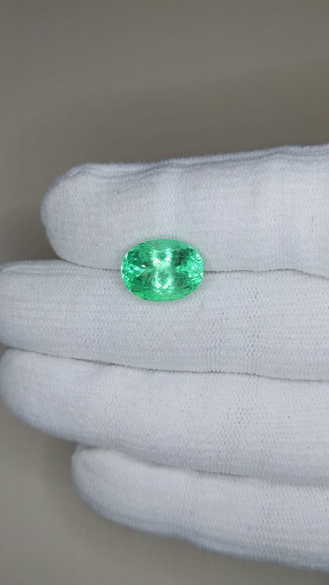 5.61 Ct. Emerald from Russia Size Video