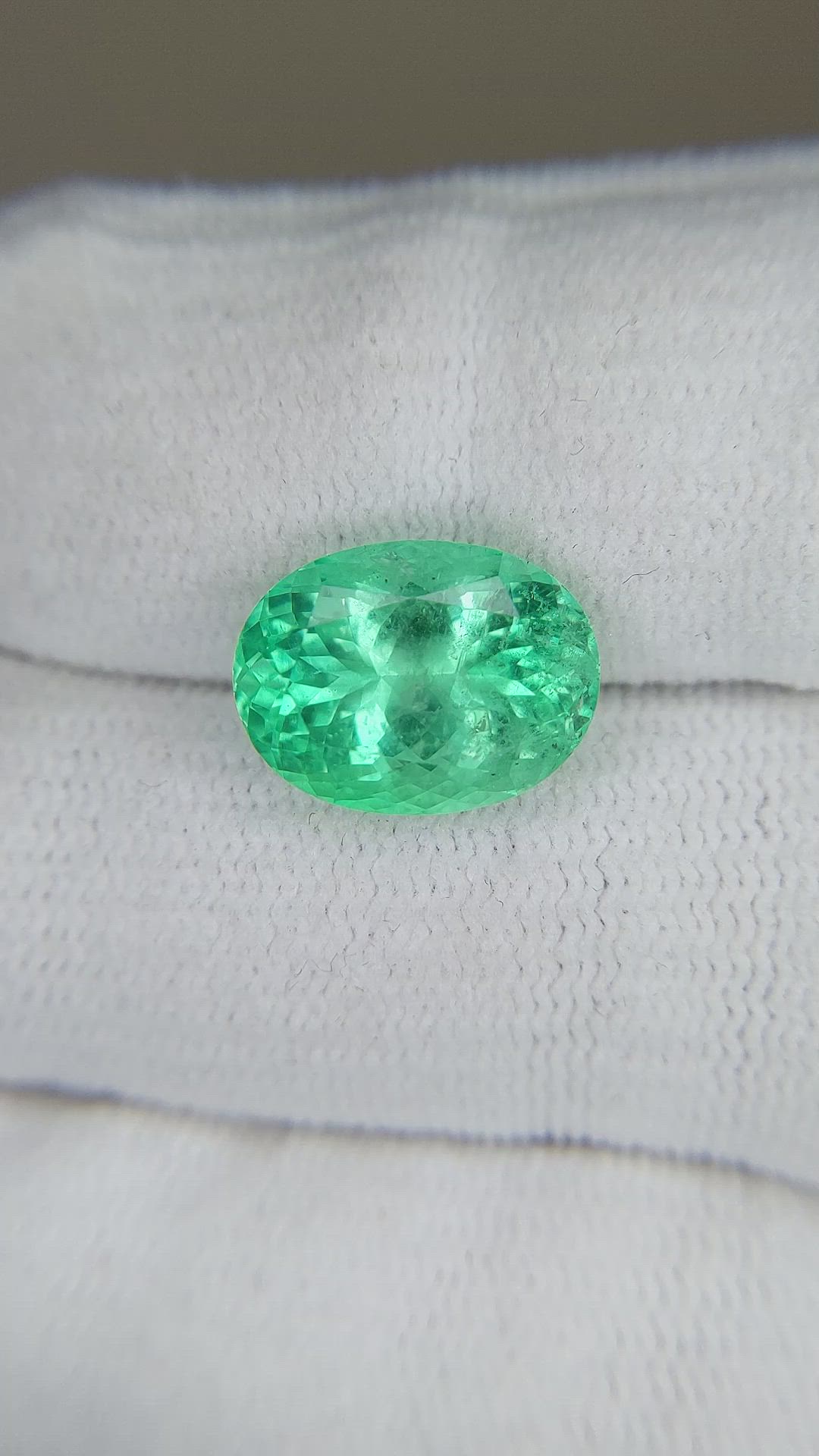 5.61 Ct. Emerald from Russia Size Video