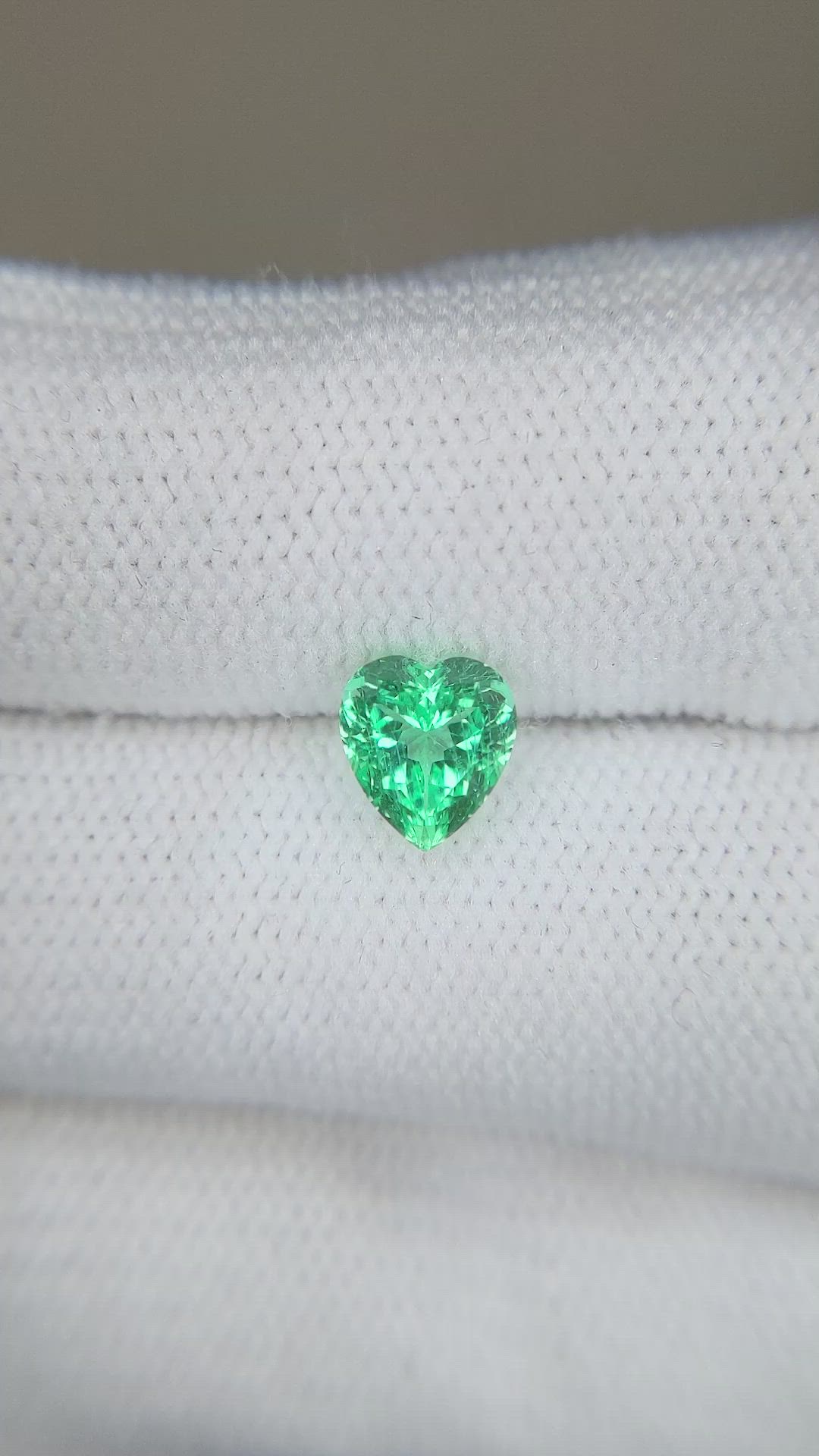 1.02 Ct. Emerald from Russia Size Video