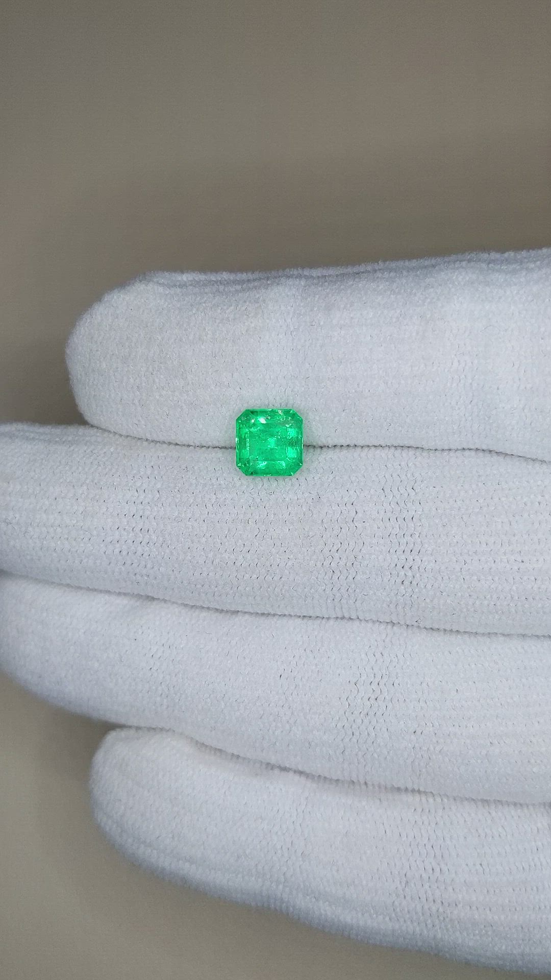 1.70 Ct. Emerald from Russia Size Video