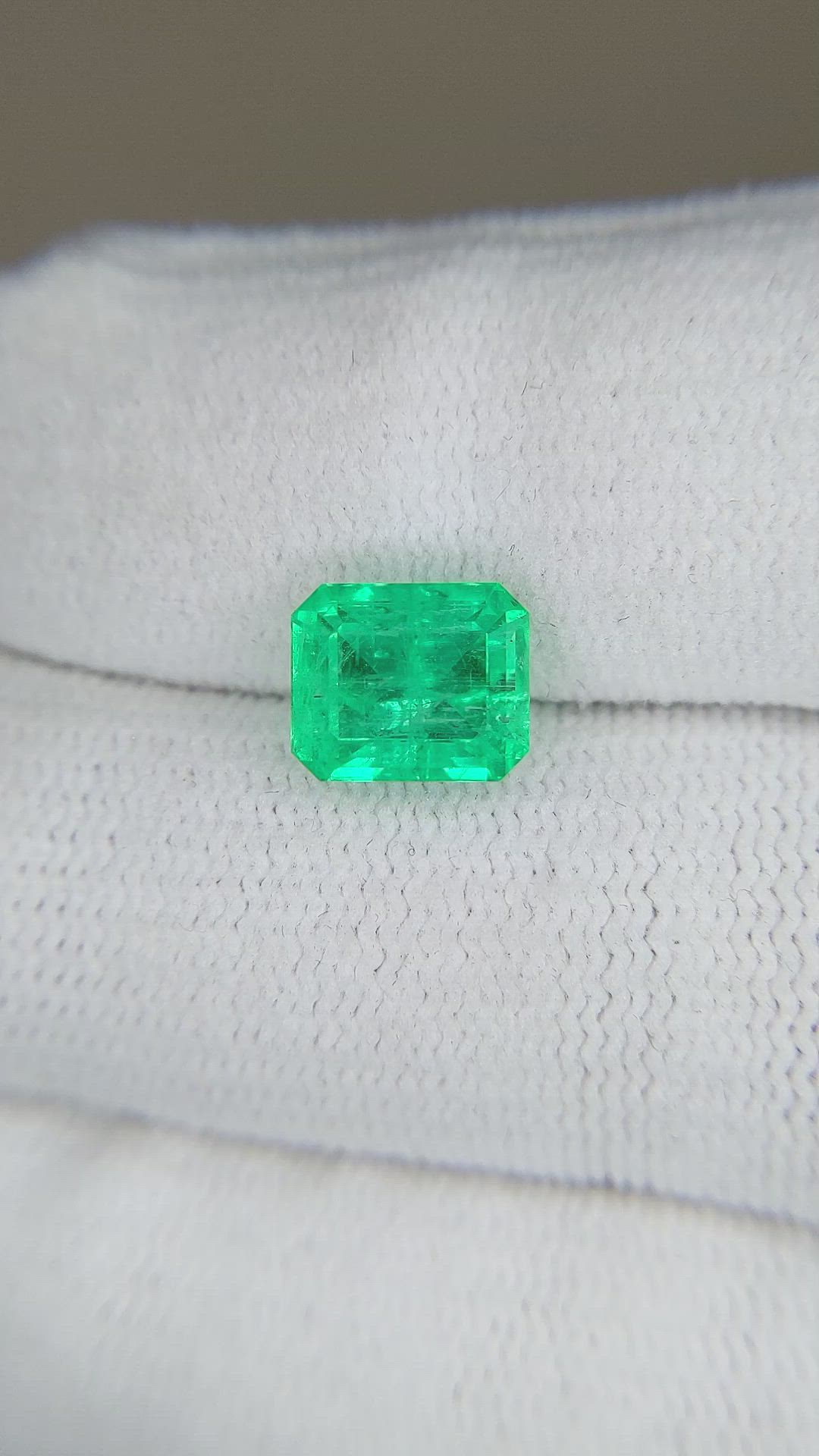 2.85 Ct. Emerald from Russia Size Video