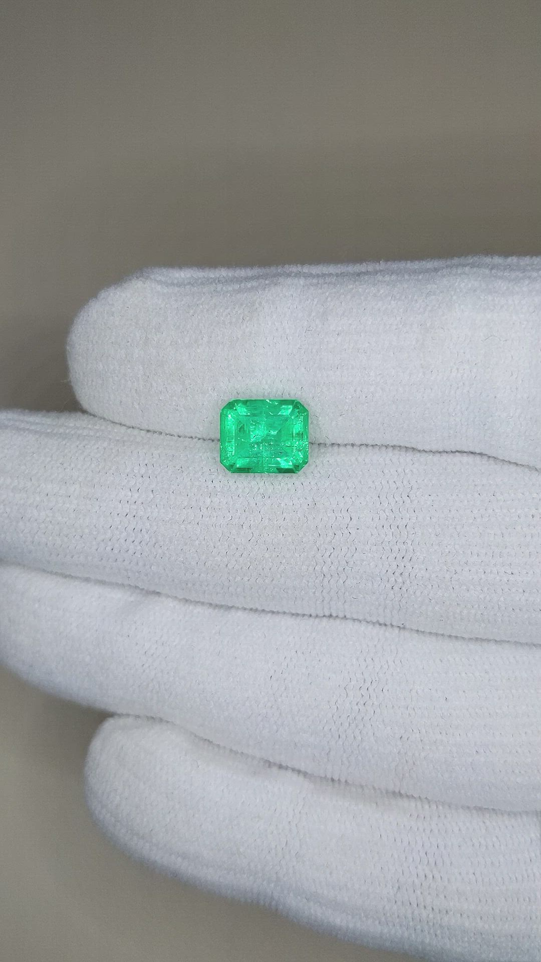 2.85 Ct. Emerald from Russia Size Video