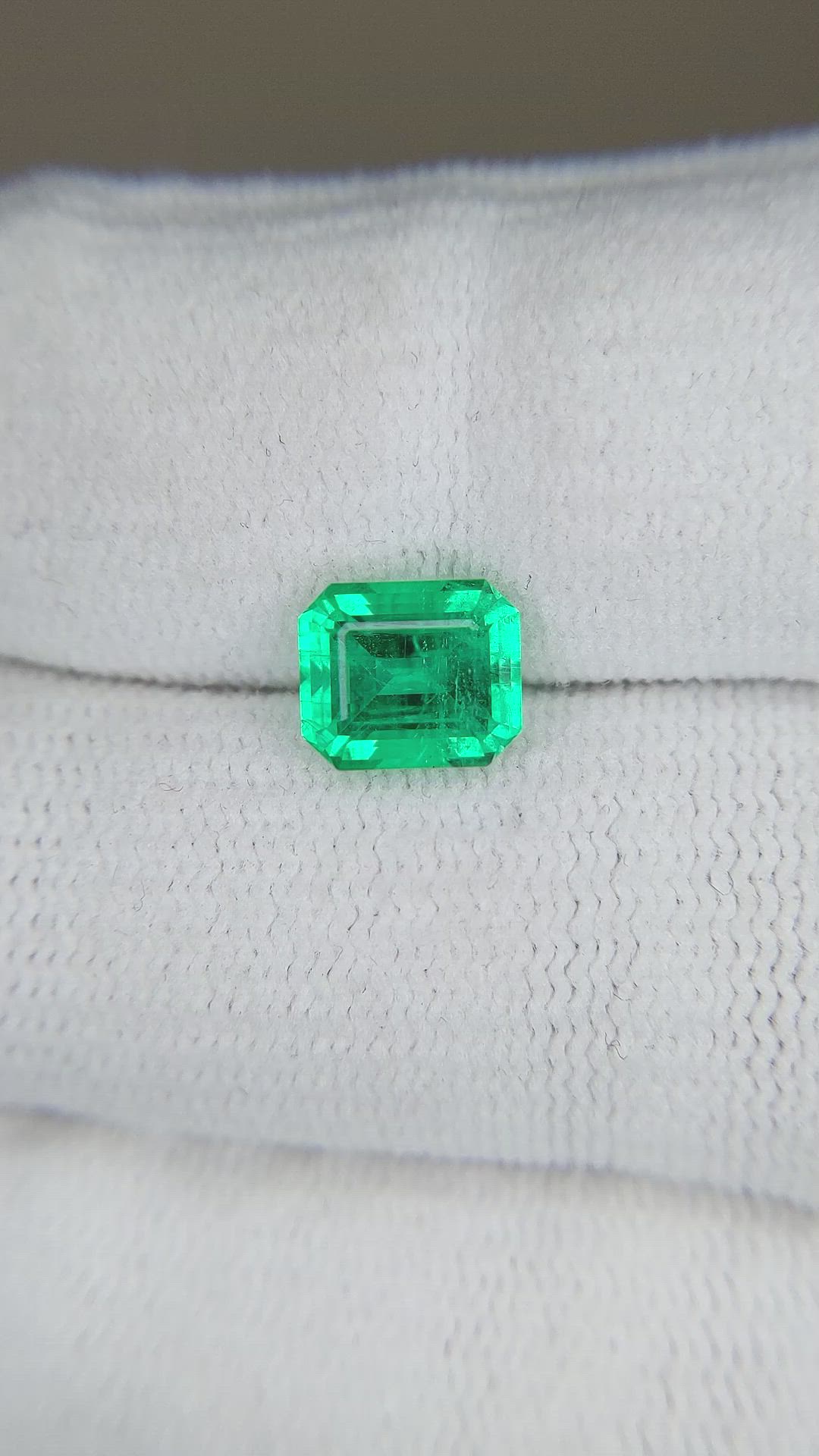 1.75 Ct. Emerald from Russia Size Video