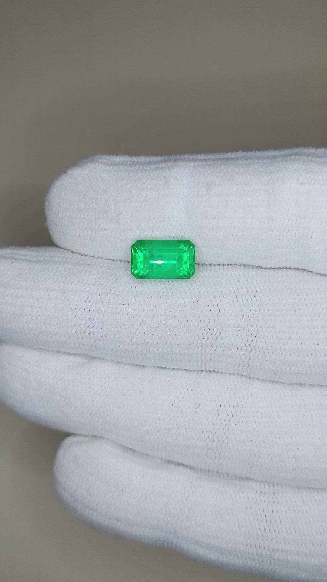 2.58 Ct. Emerald from Russia Size Video