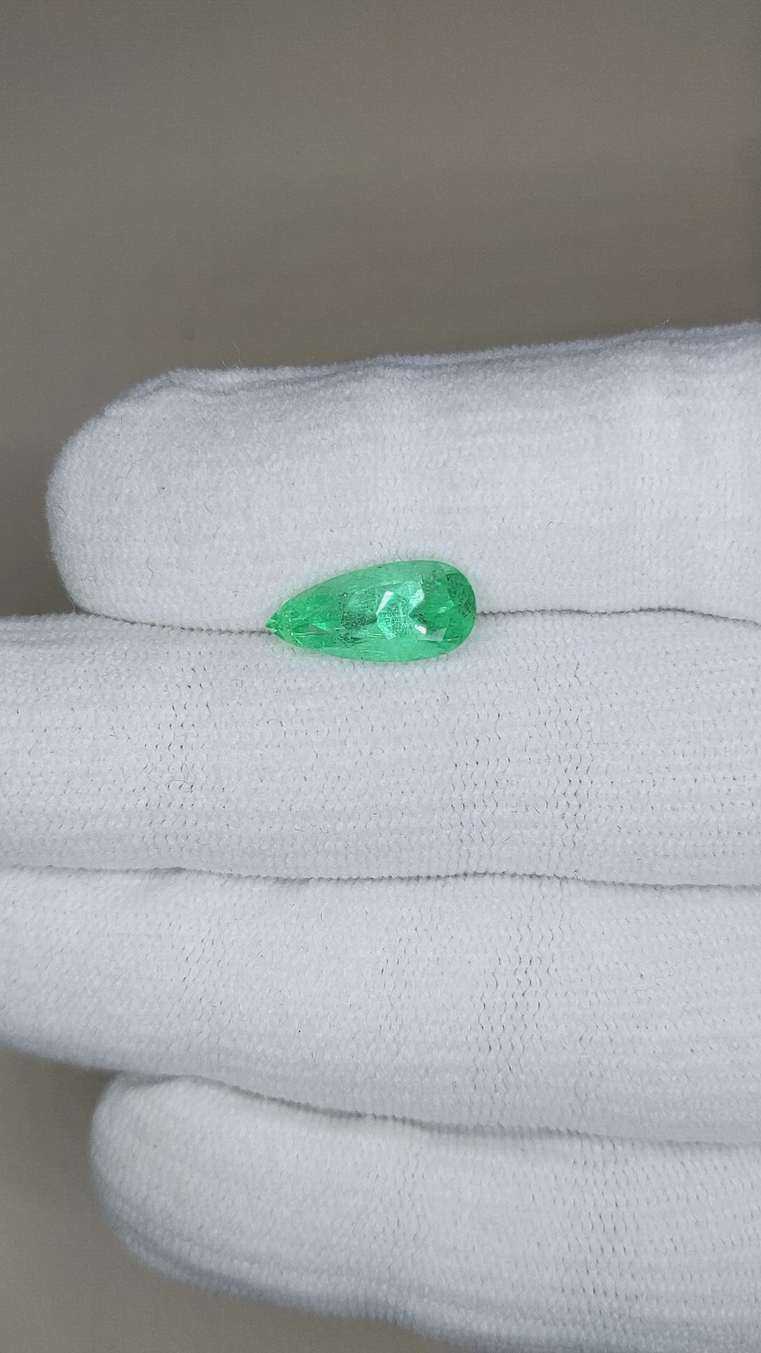 2.72 Ct. Emerald from Russia Size Video