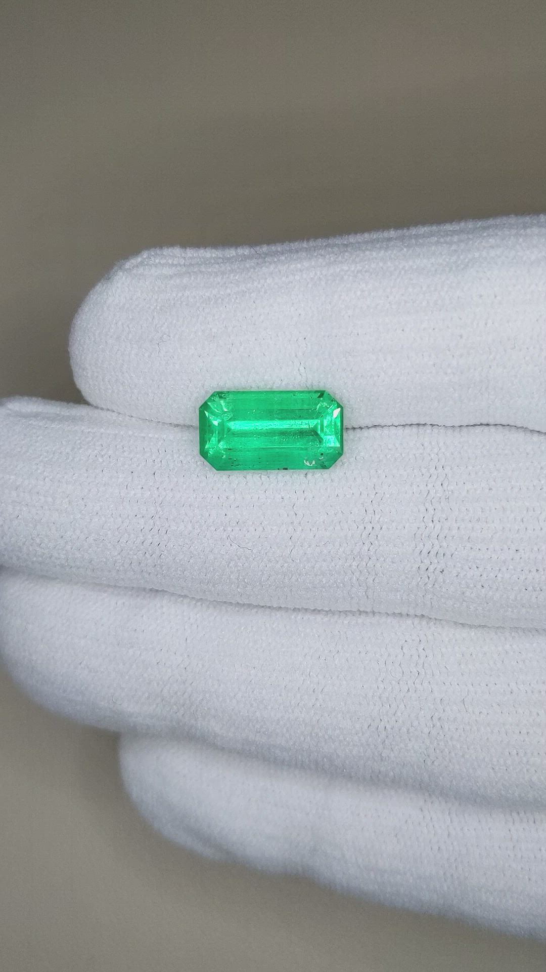 4.24 Ct. Emerald from Russia Size Video