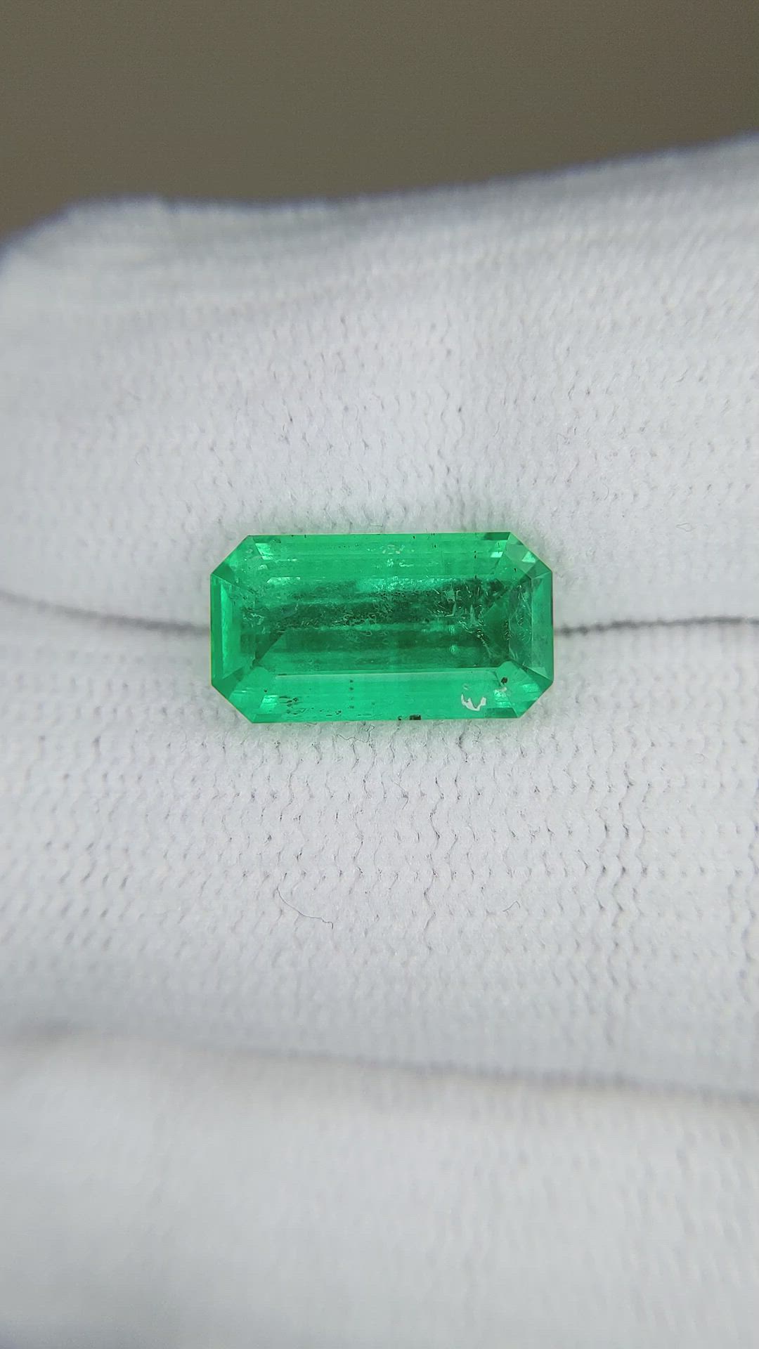 4.24 Ct. Emerald from Russia Size Video