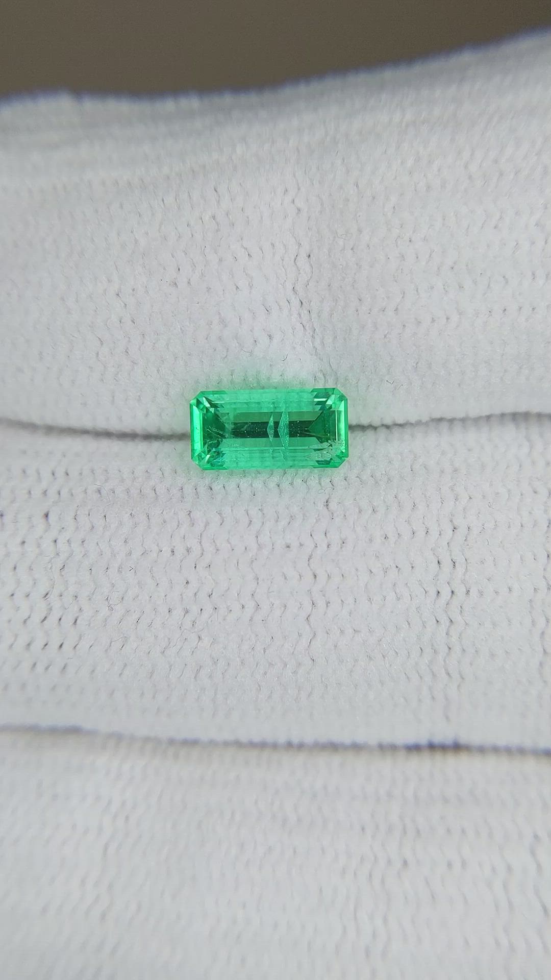 1.00 Ct. Emerald from Russia Size Video