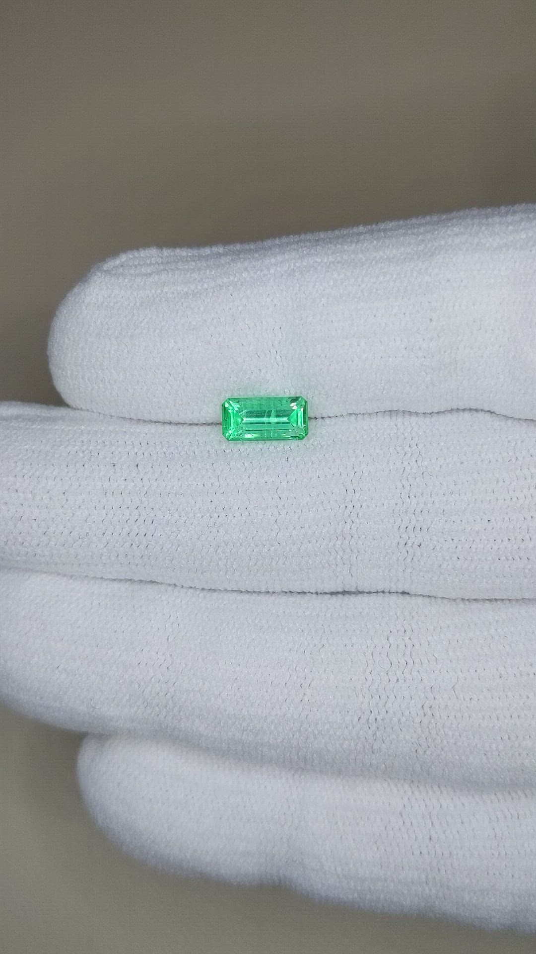1.00 Ct. Emerald from Russia Size Video