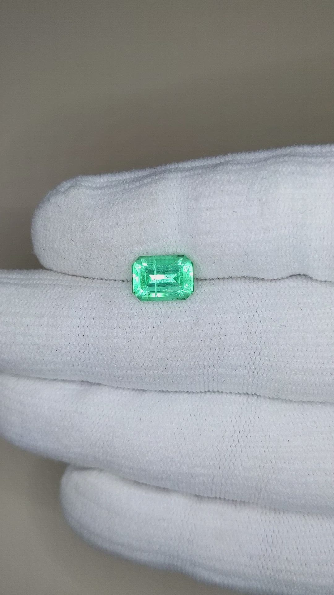2.26 Ct. Emerald from Russia Size Video