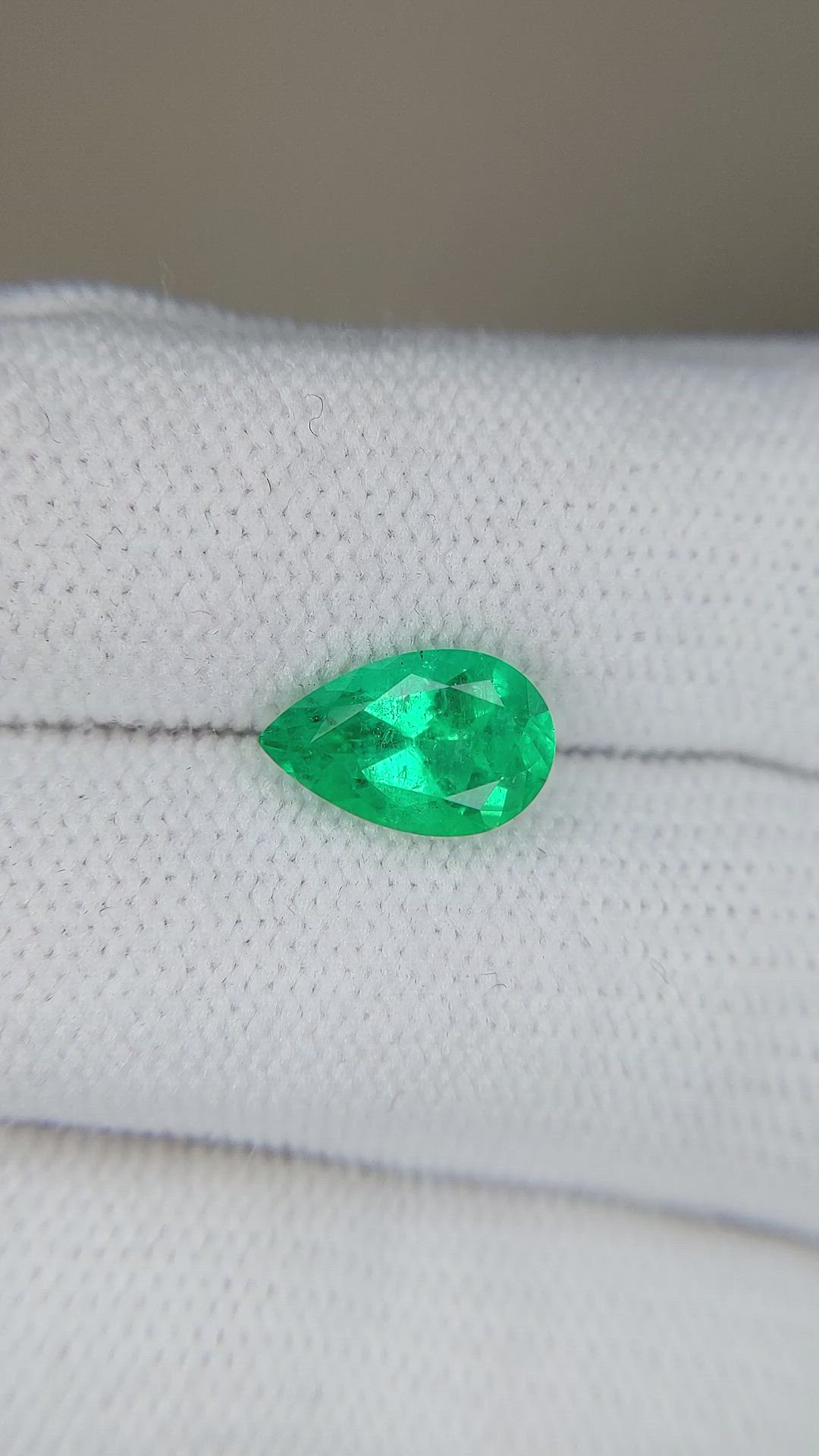 1.76 Ct. Emerald from Russia Size Video