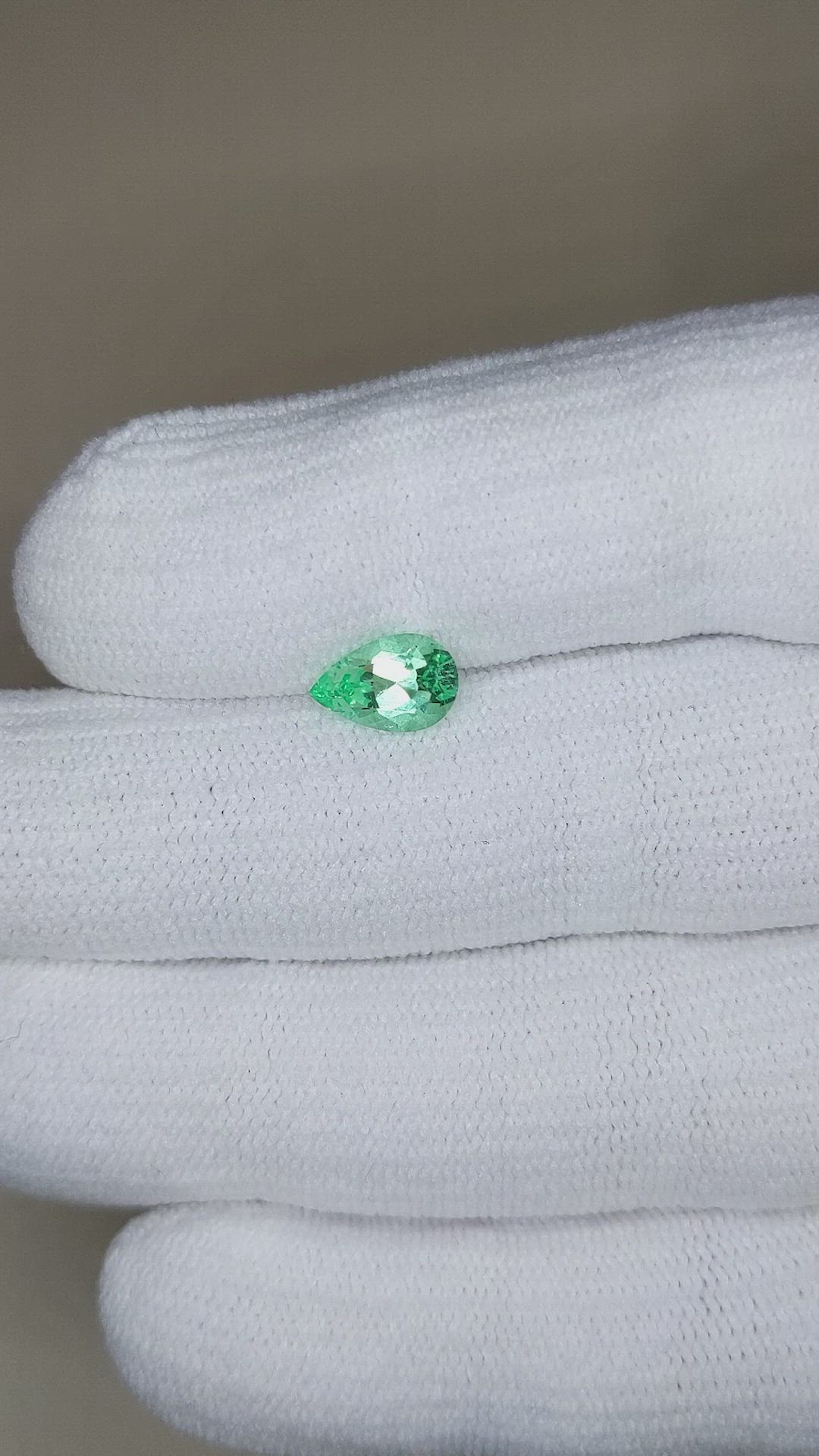 1.07 Ct. Emerald from Russia Size Video