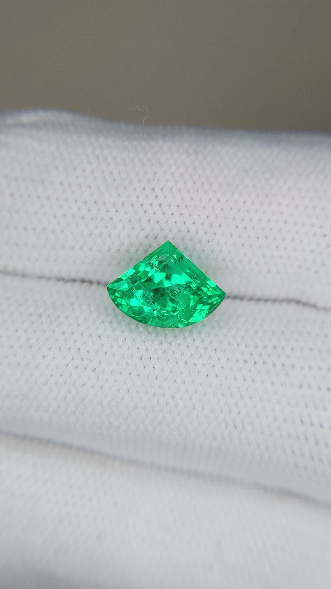 2.27 Ct. Emerald from Russia Size Video